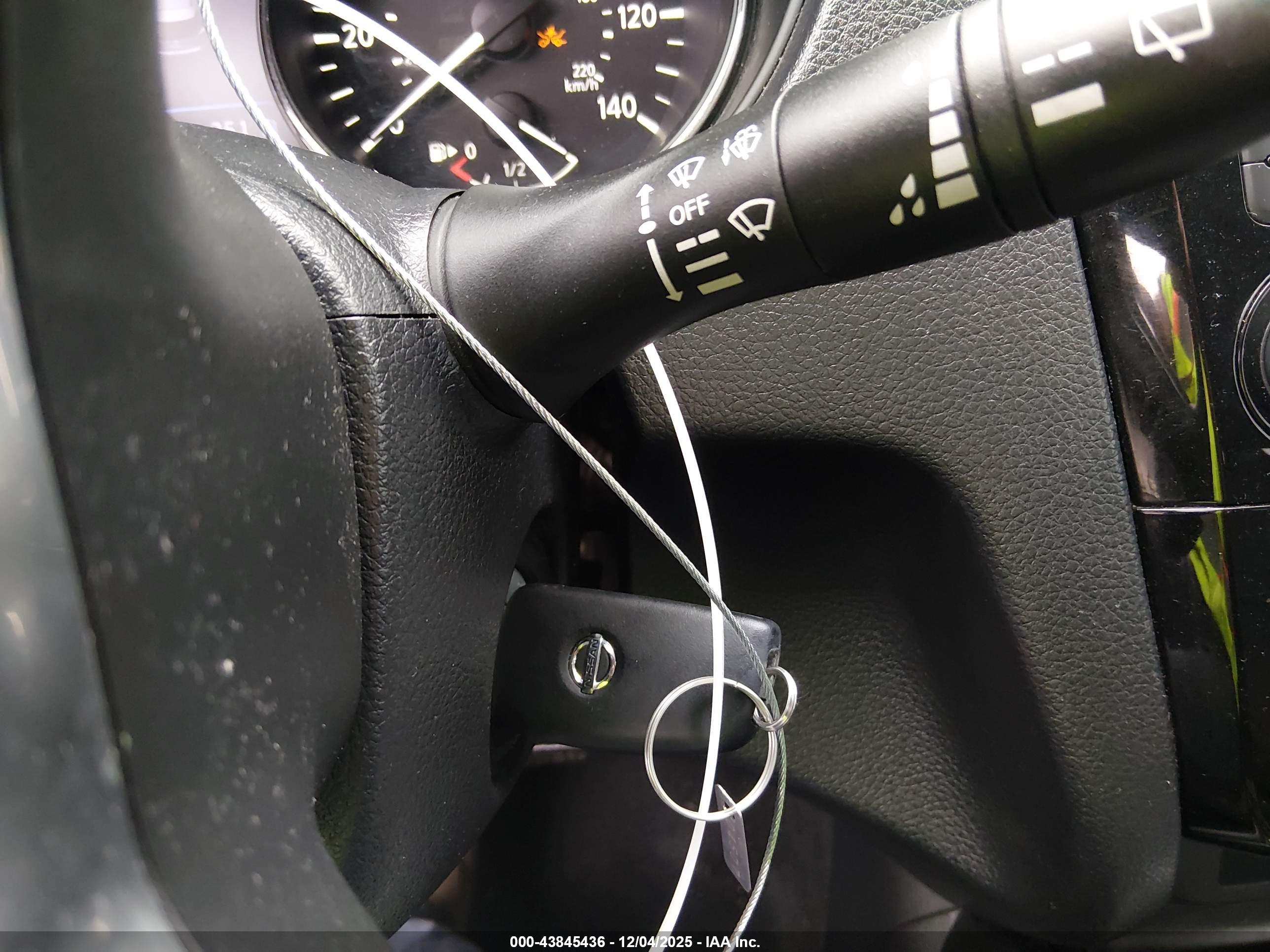 NISSAN ROGUE image 11
