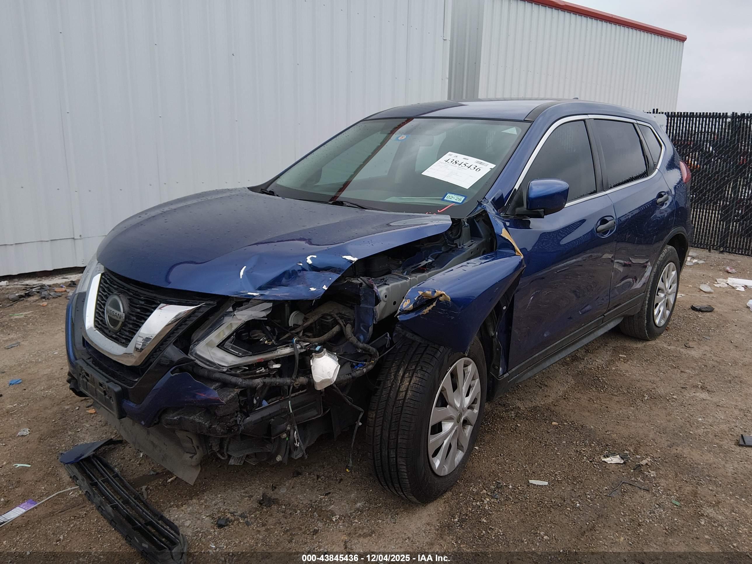 NISSAN ROGUE image 2