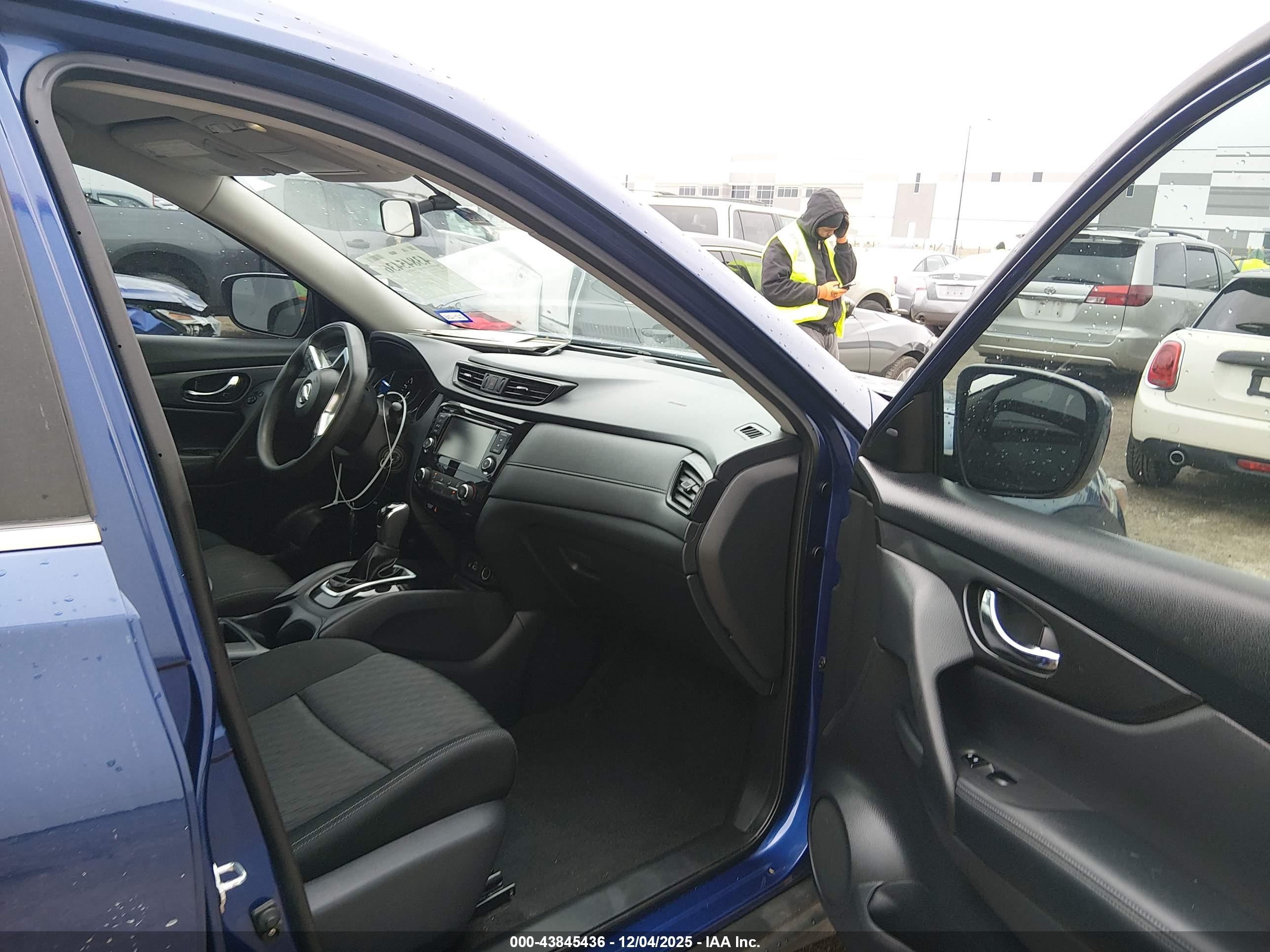 NISSAN ROGUE image 5