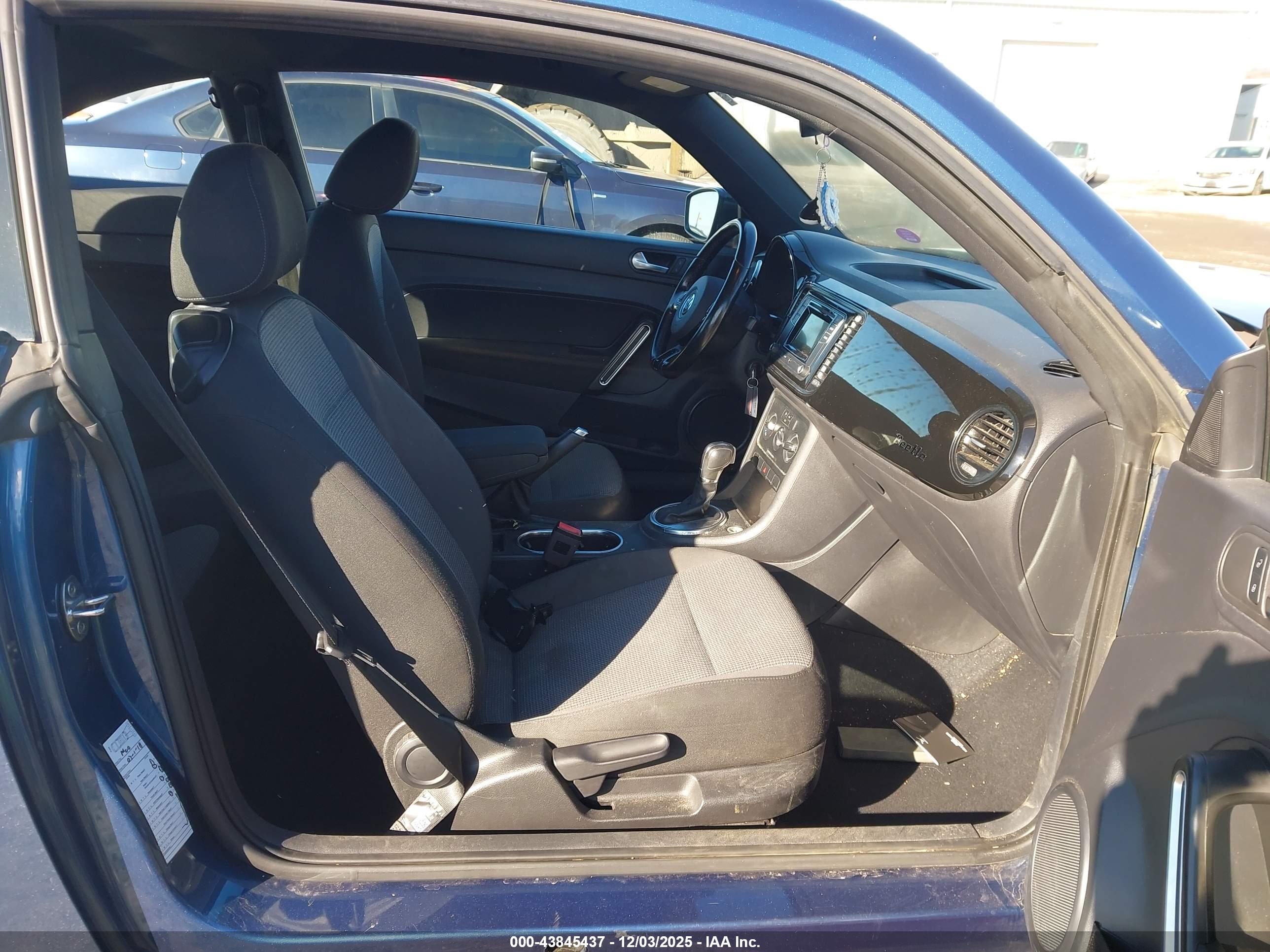 VOLKSWAGEN BEETLE image 5