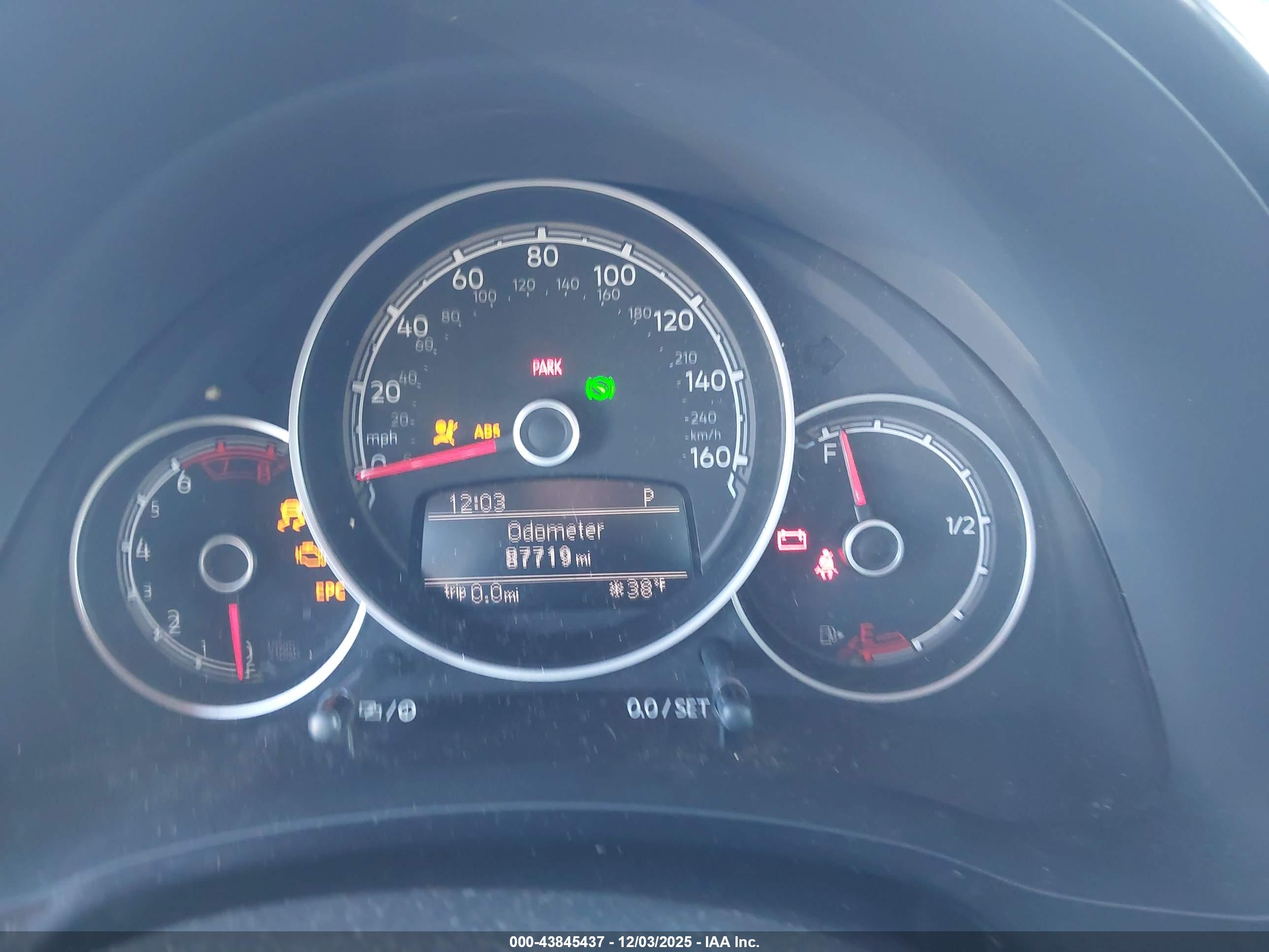 VOLKSWAGEN BEETLE image 7