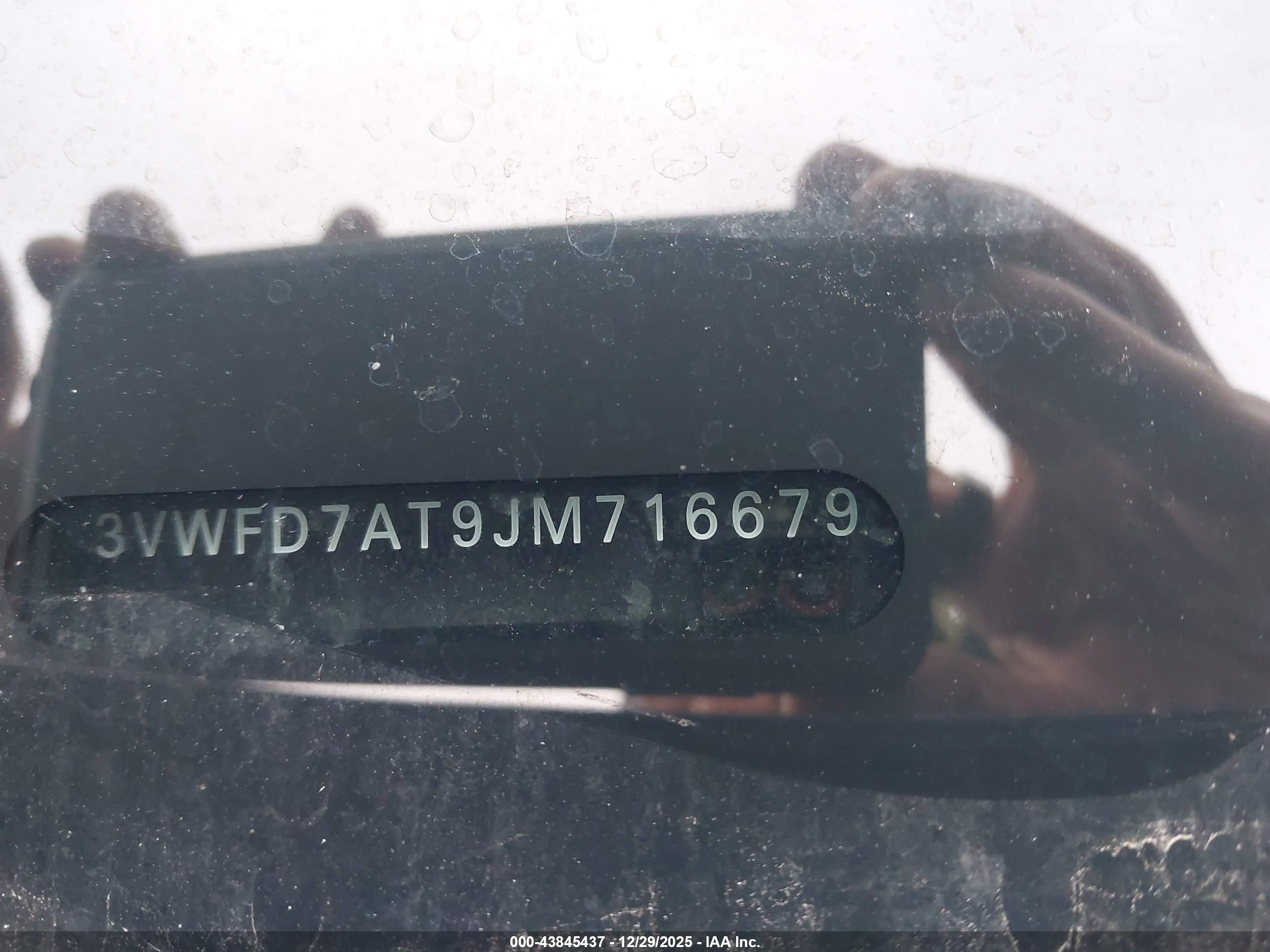 VOLKSWAGEN BEETLE image 9