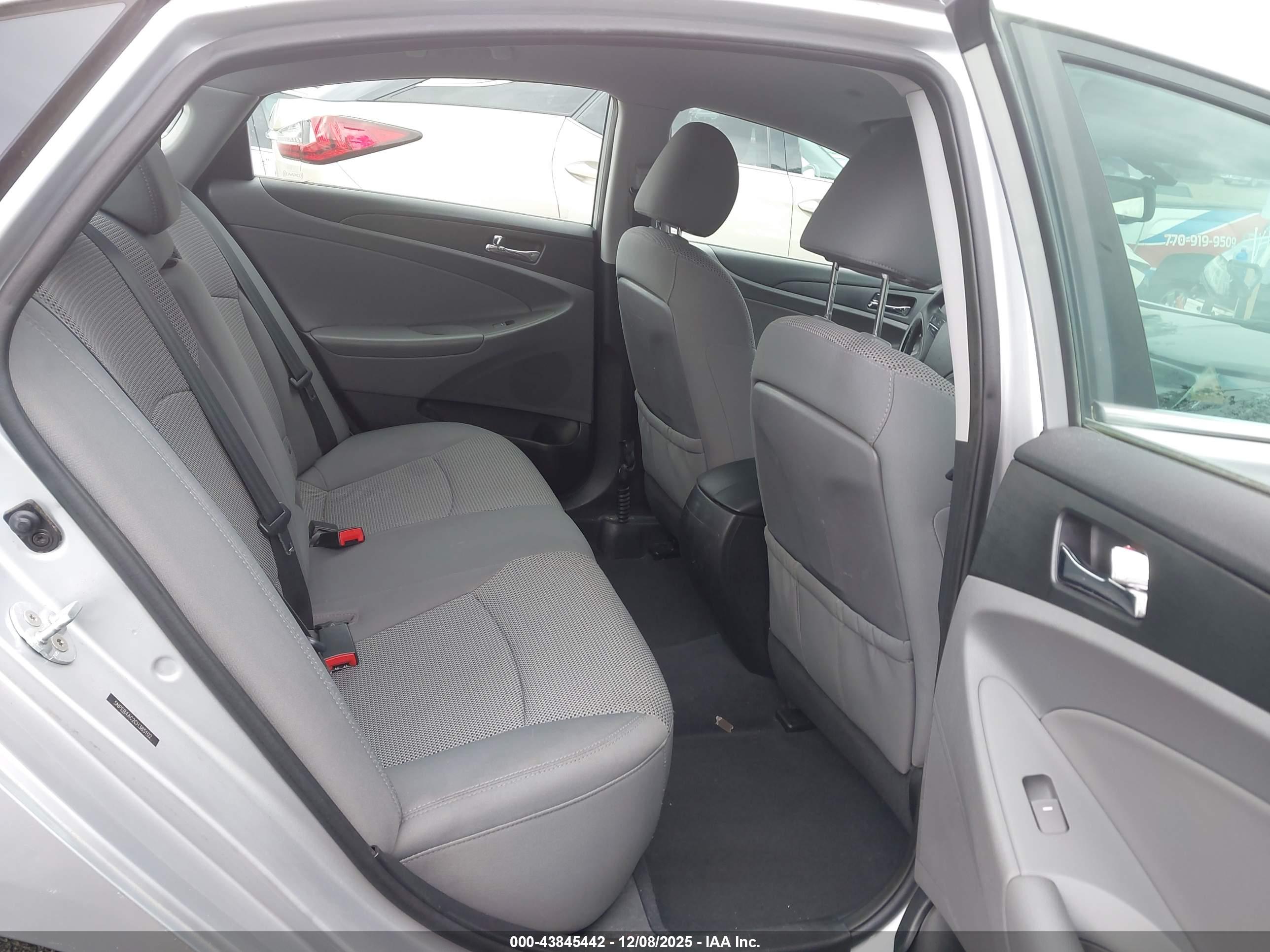 HYUNDAI SONATA image 8