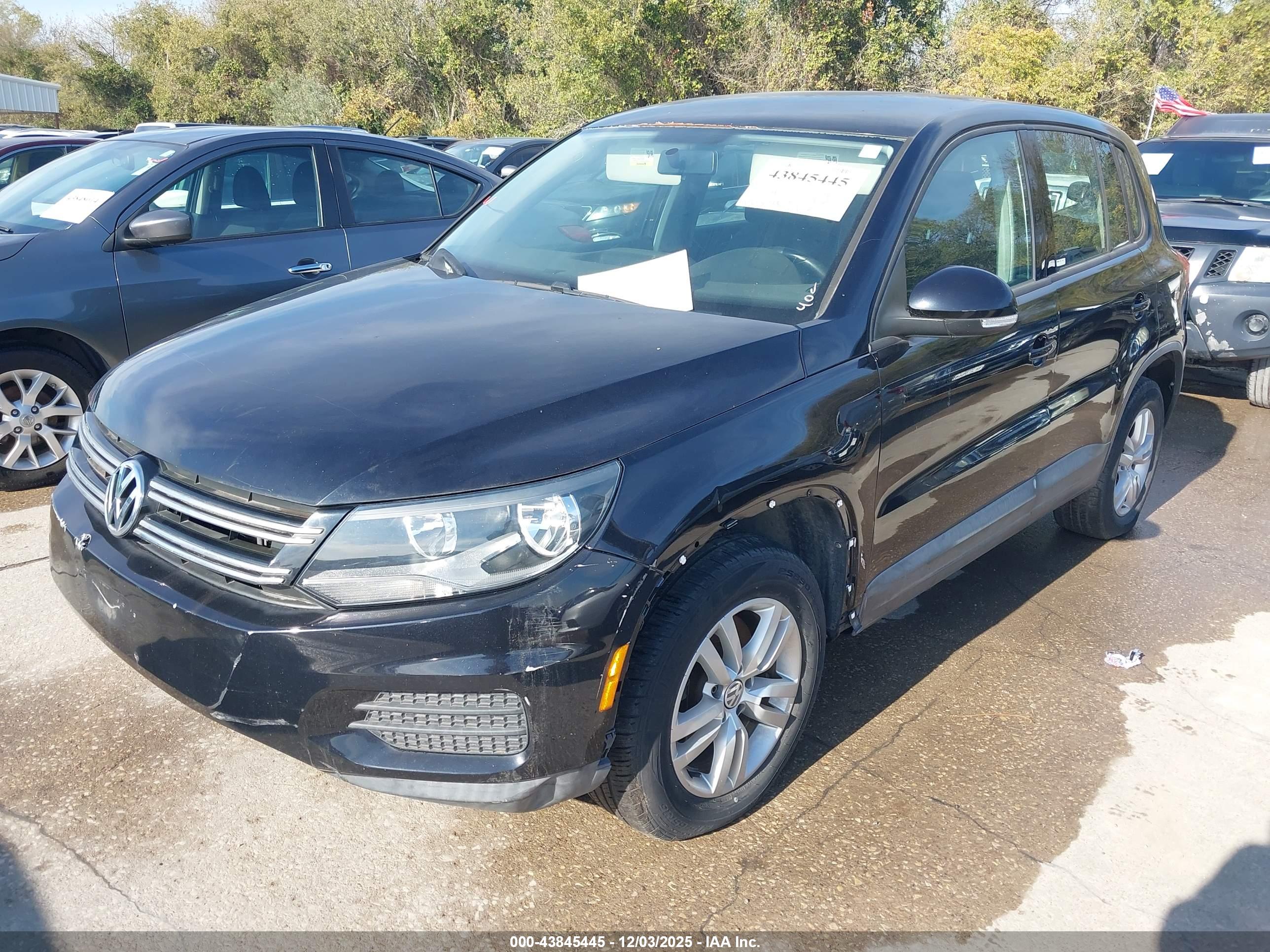 VOLKSWAGEN TIGUAN image 2