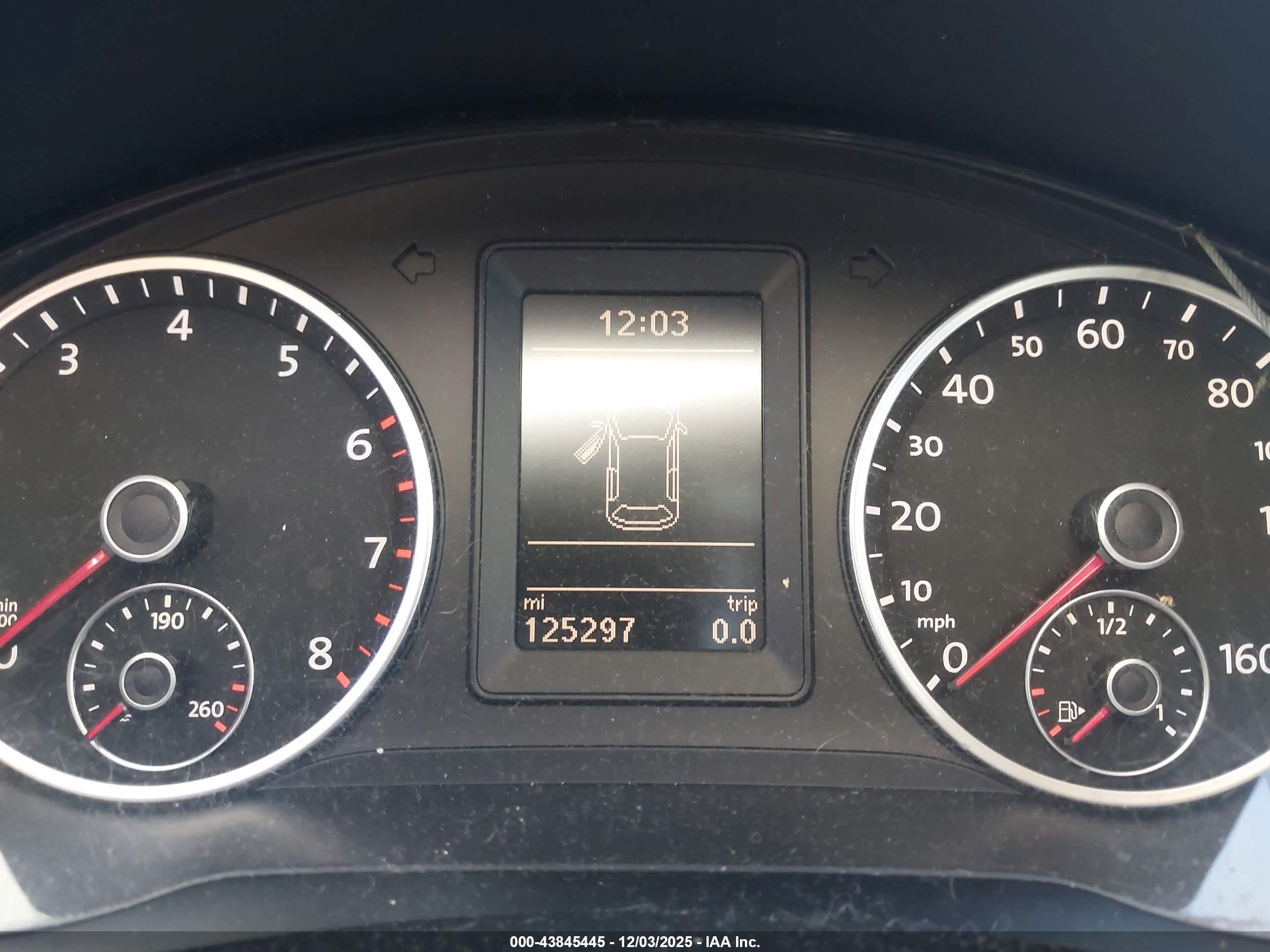 VOLKSWAGEN TIGUAN image 7