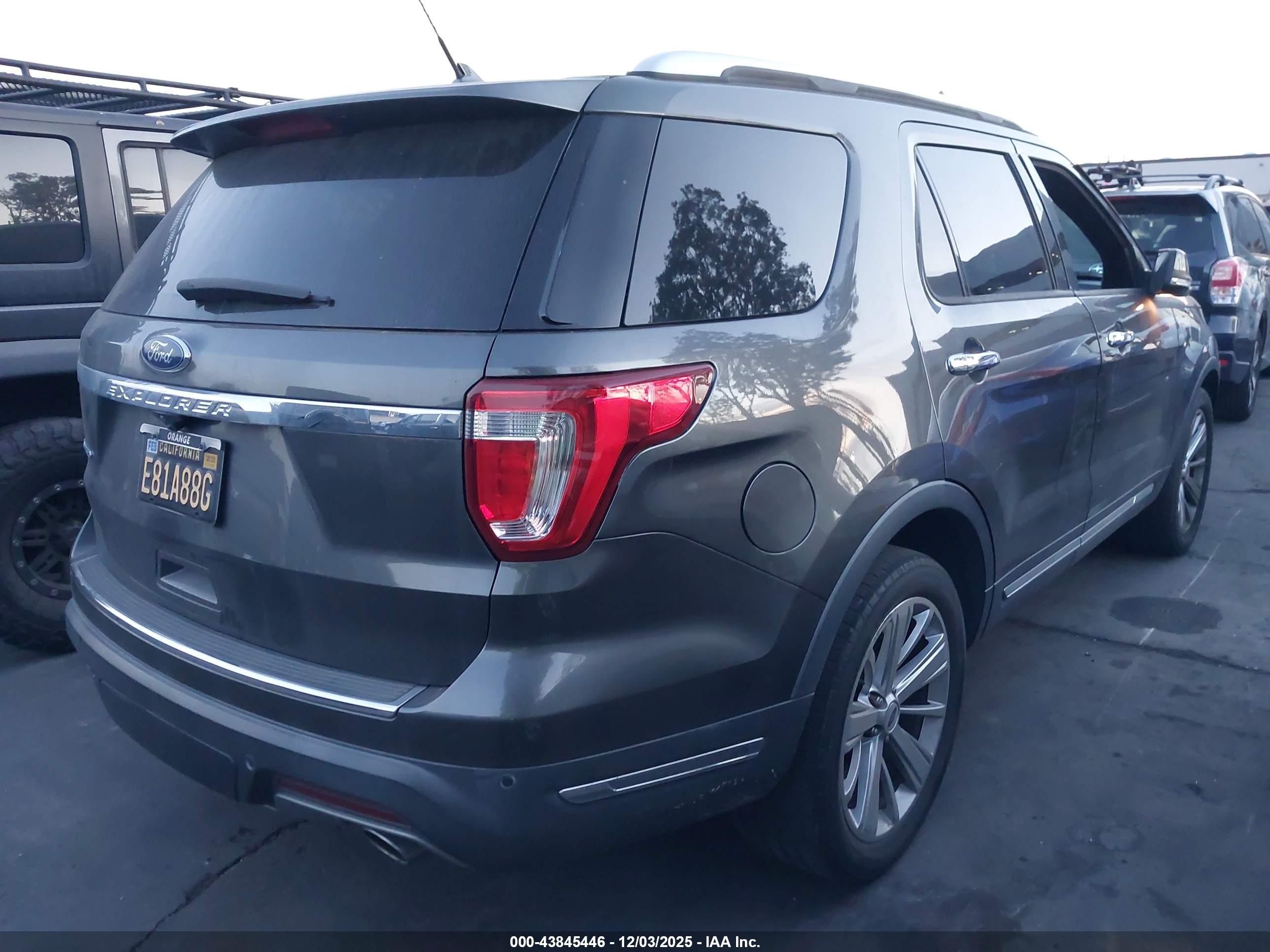 FORD EXPLORER image 4