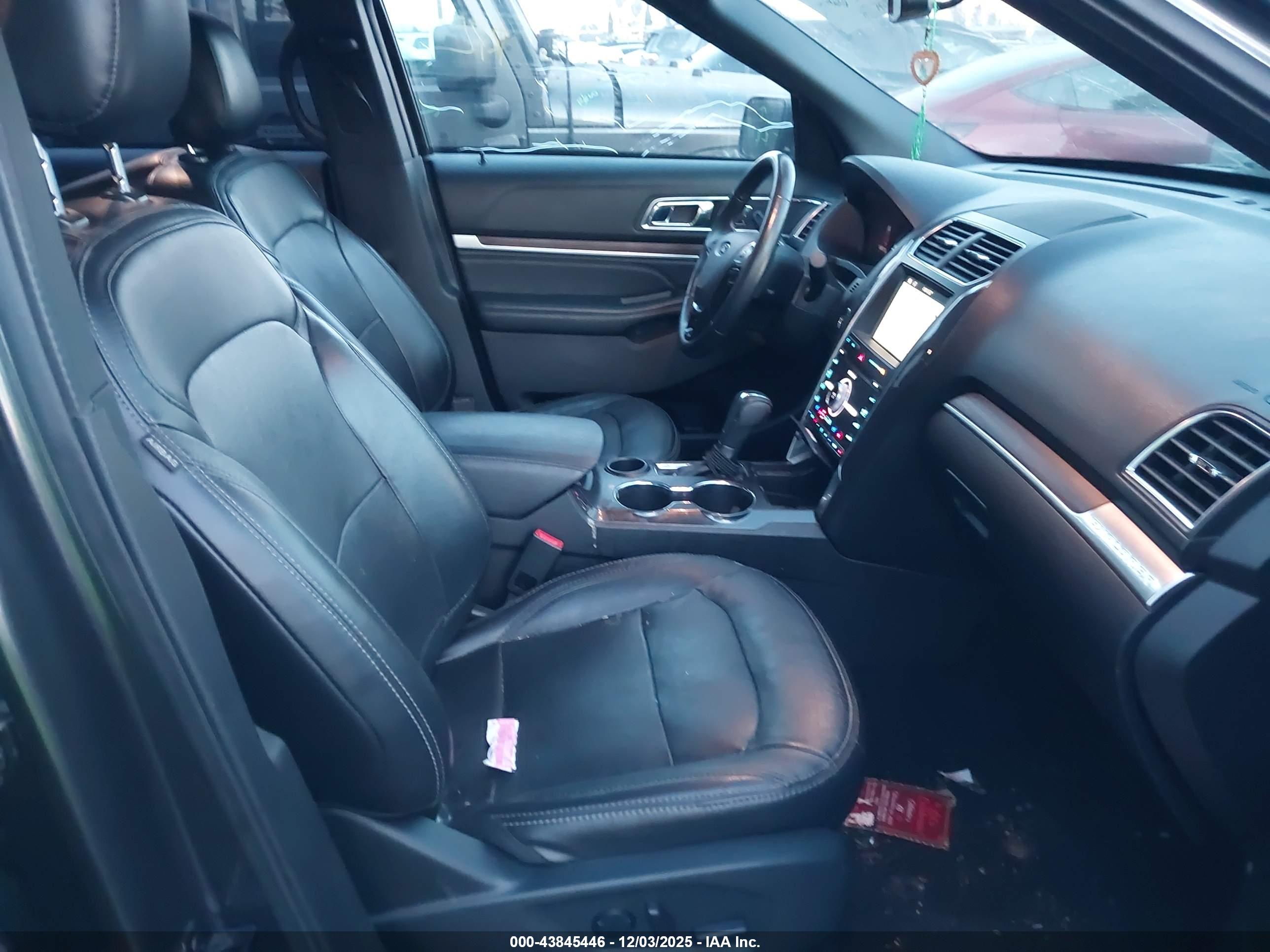 FORD EXPLORER image 5