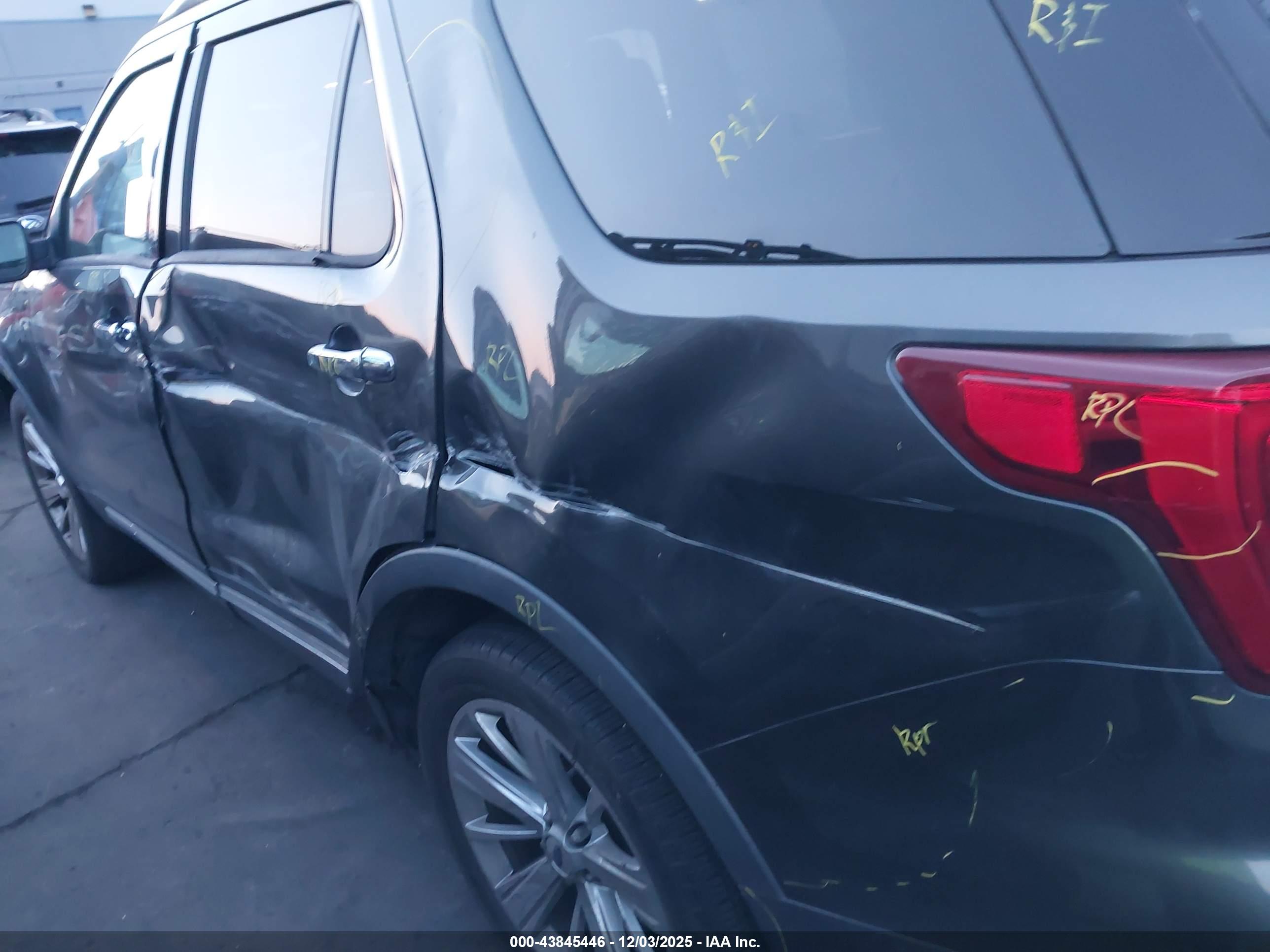 FORD EXPLORER image 6