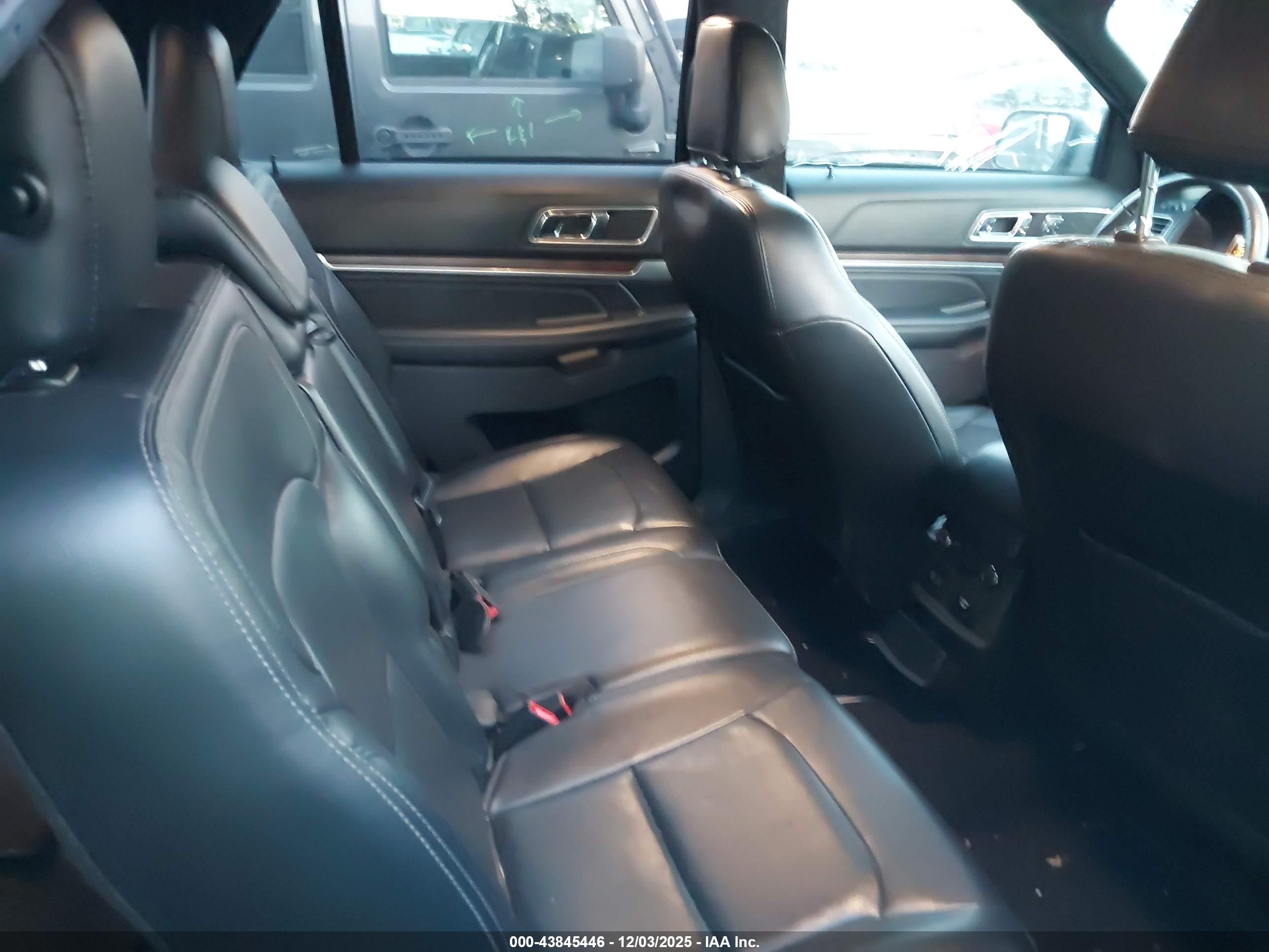 FORD EXPLORER image 8