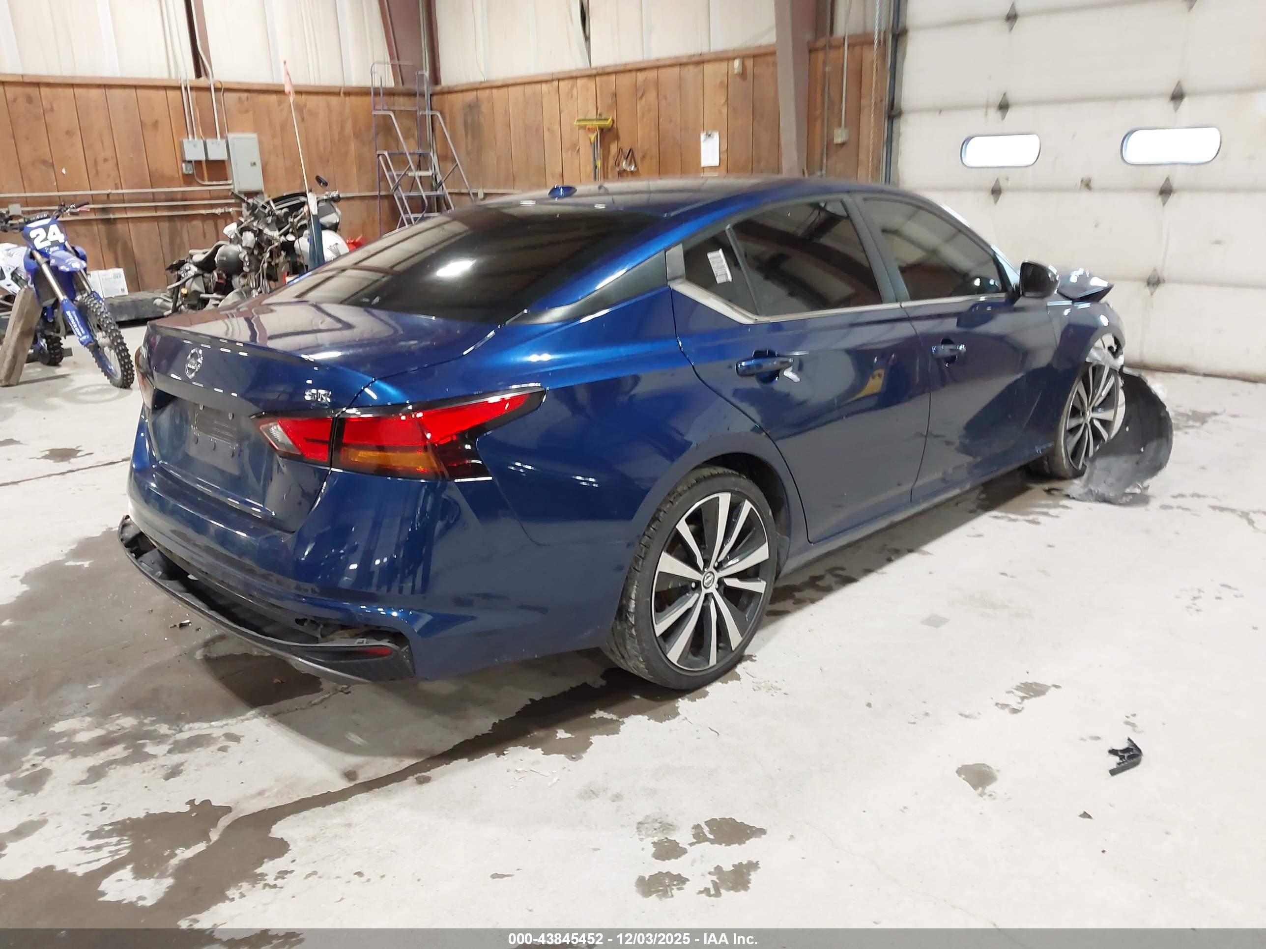 NISSAN ALTIMA image 4