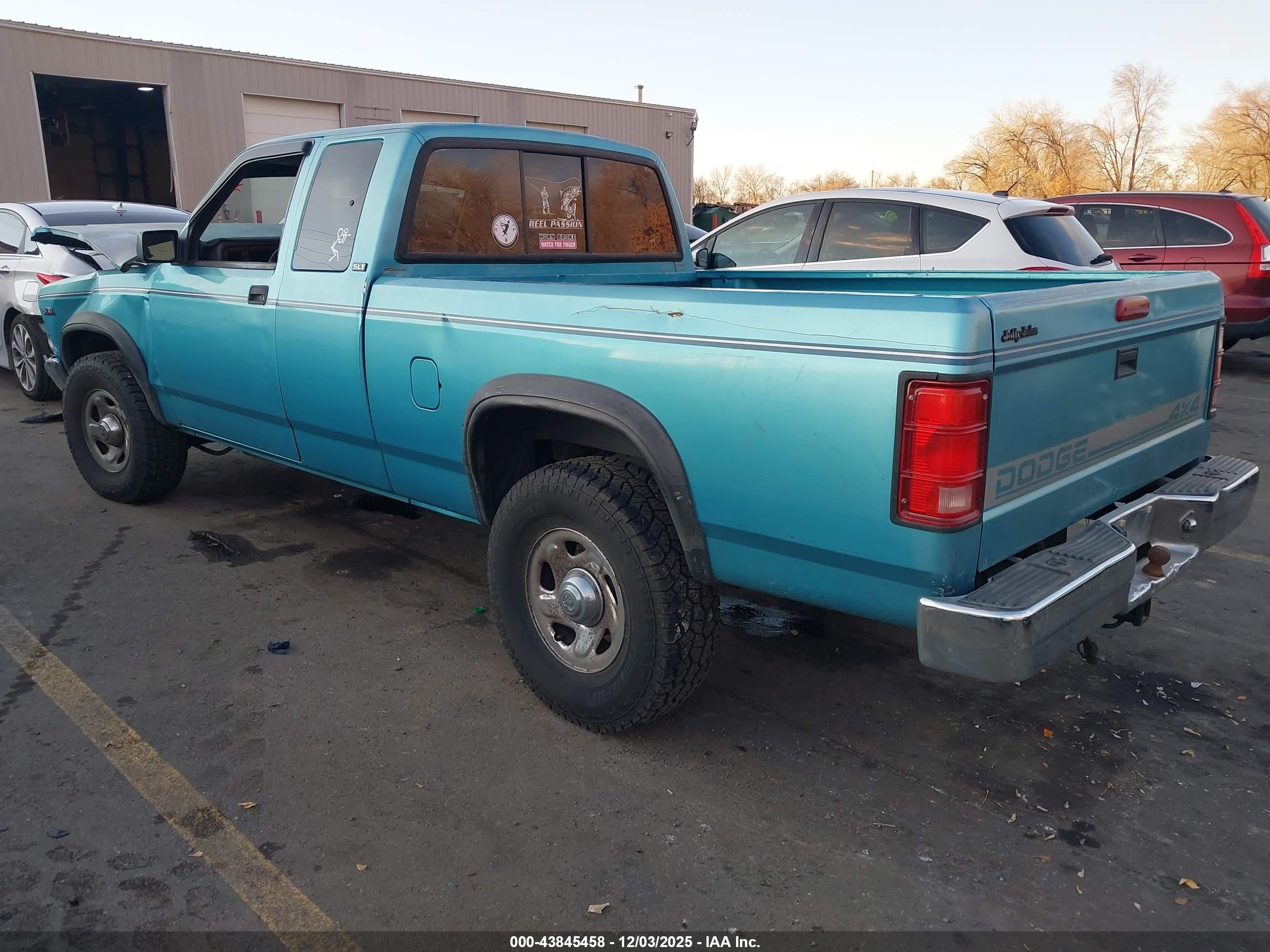DODGE DAKOTA image 3