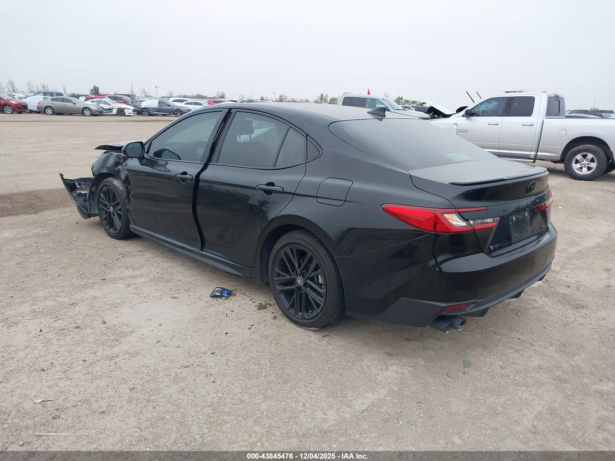 TOYOTA CAMRY image 3