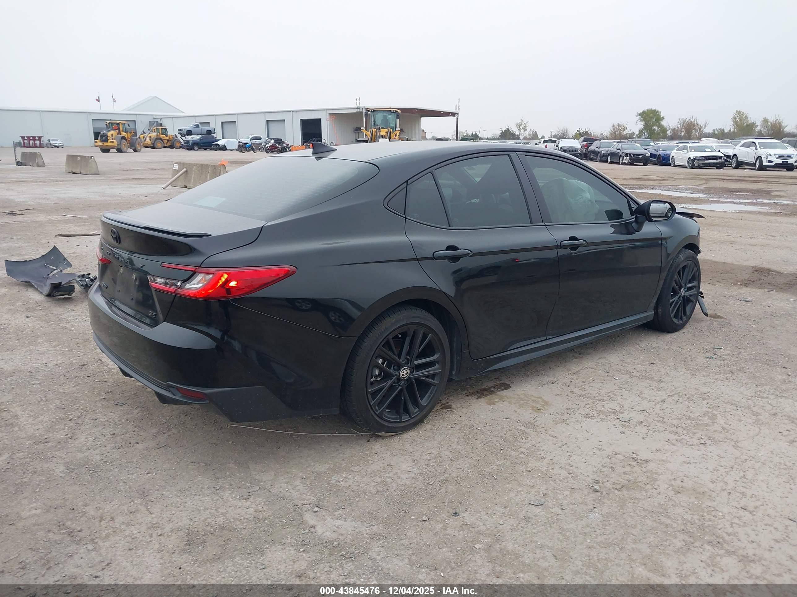TOYOTA CAMRY image 4