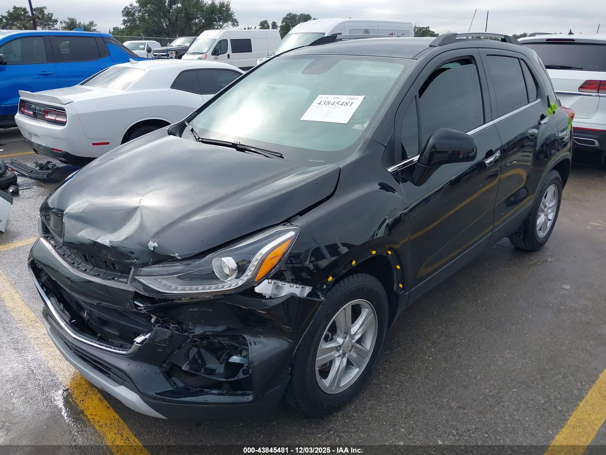 CHEVROLET TRAX image 2