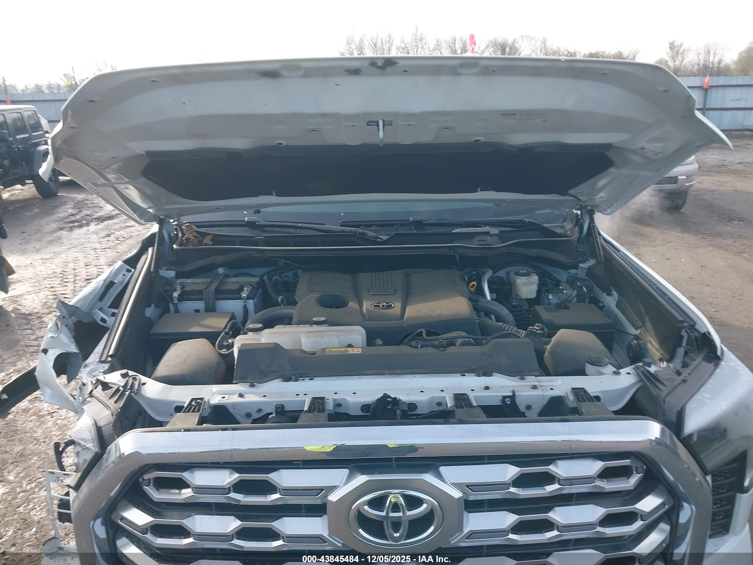 TOYOTA TUNDRA image 10
