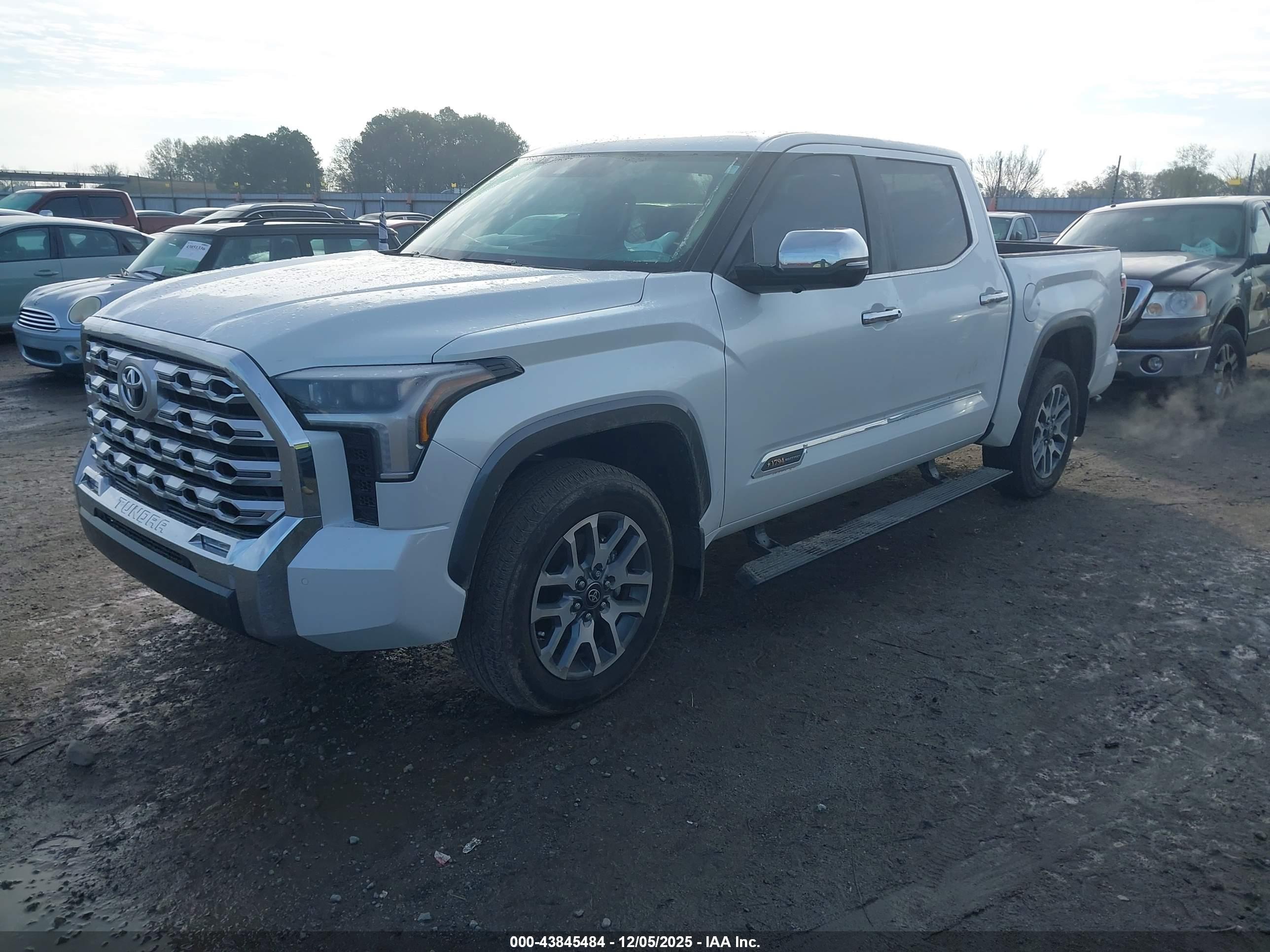TOYOTA TUNDRA image 2