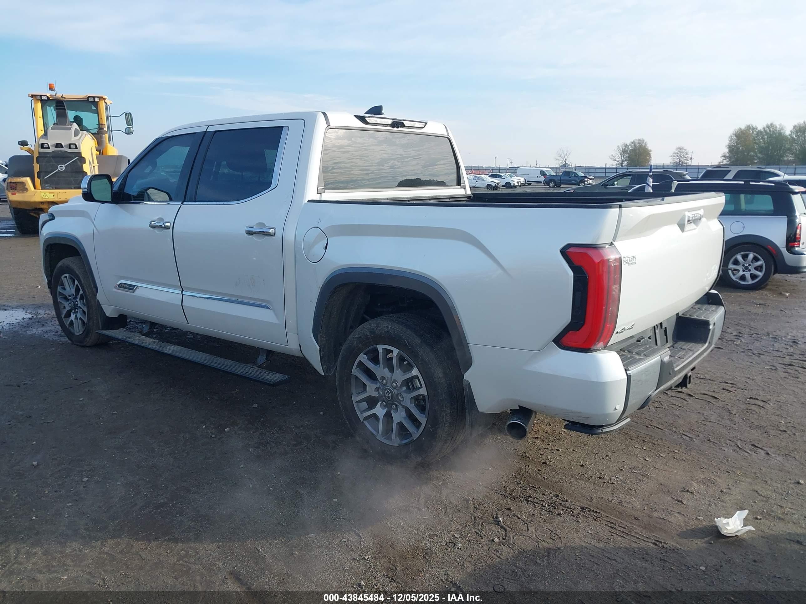 TOYOTA TUNDRA image 3