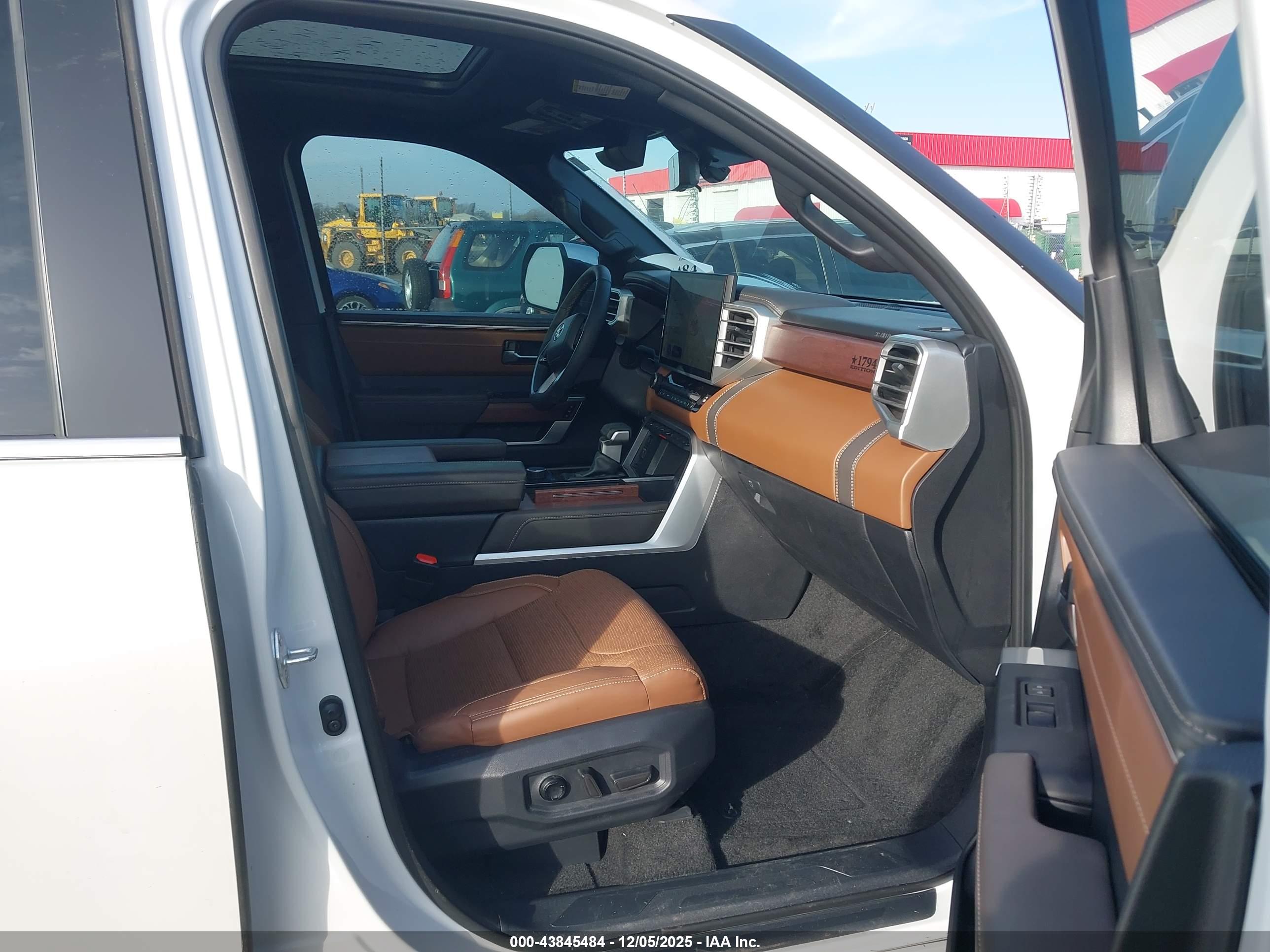 TOYOTA TUNDRA image 5