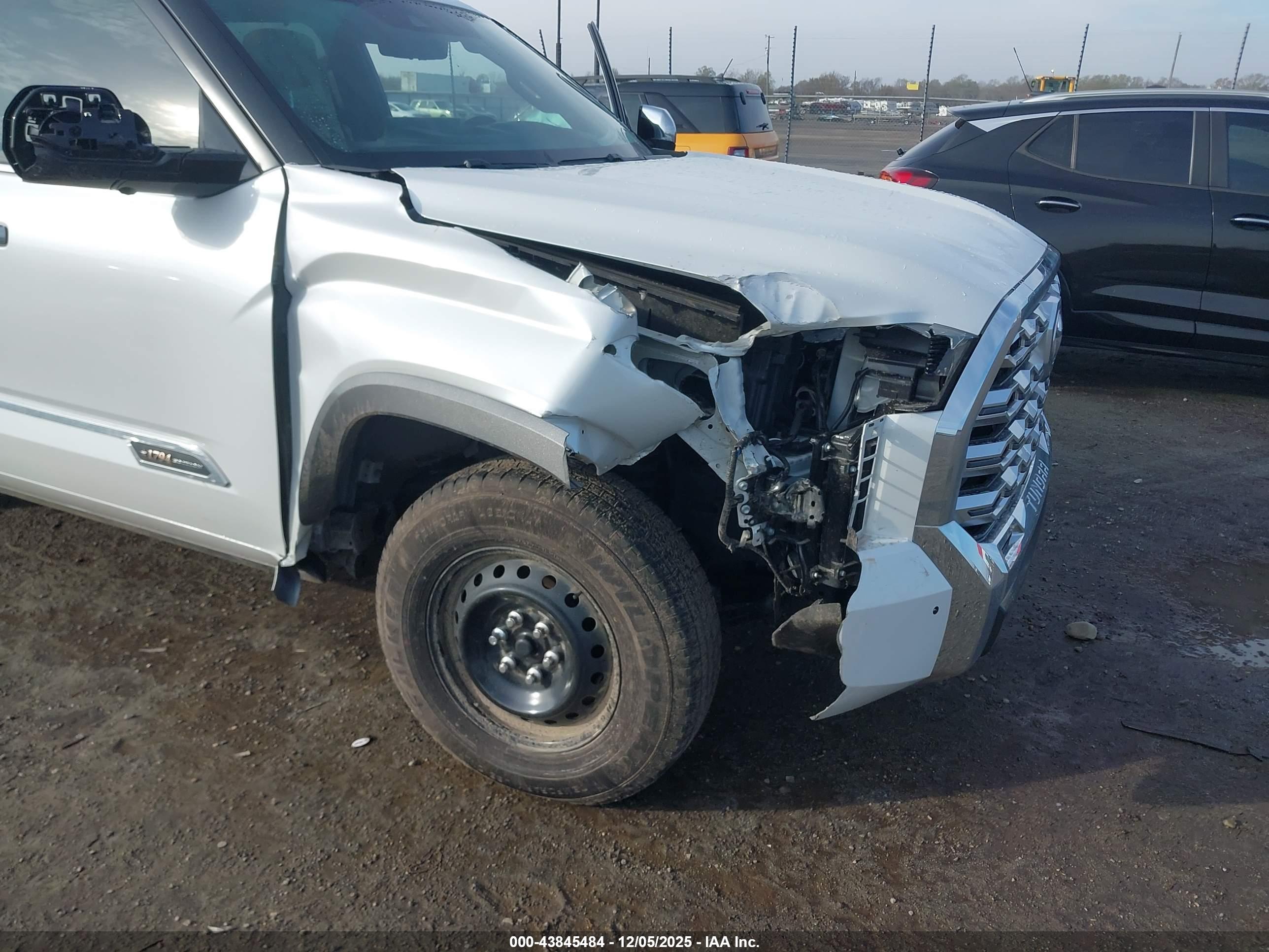 TOYOTA TUNDRA image 6