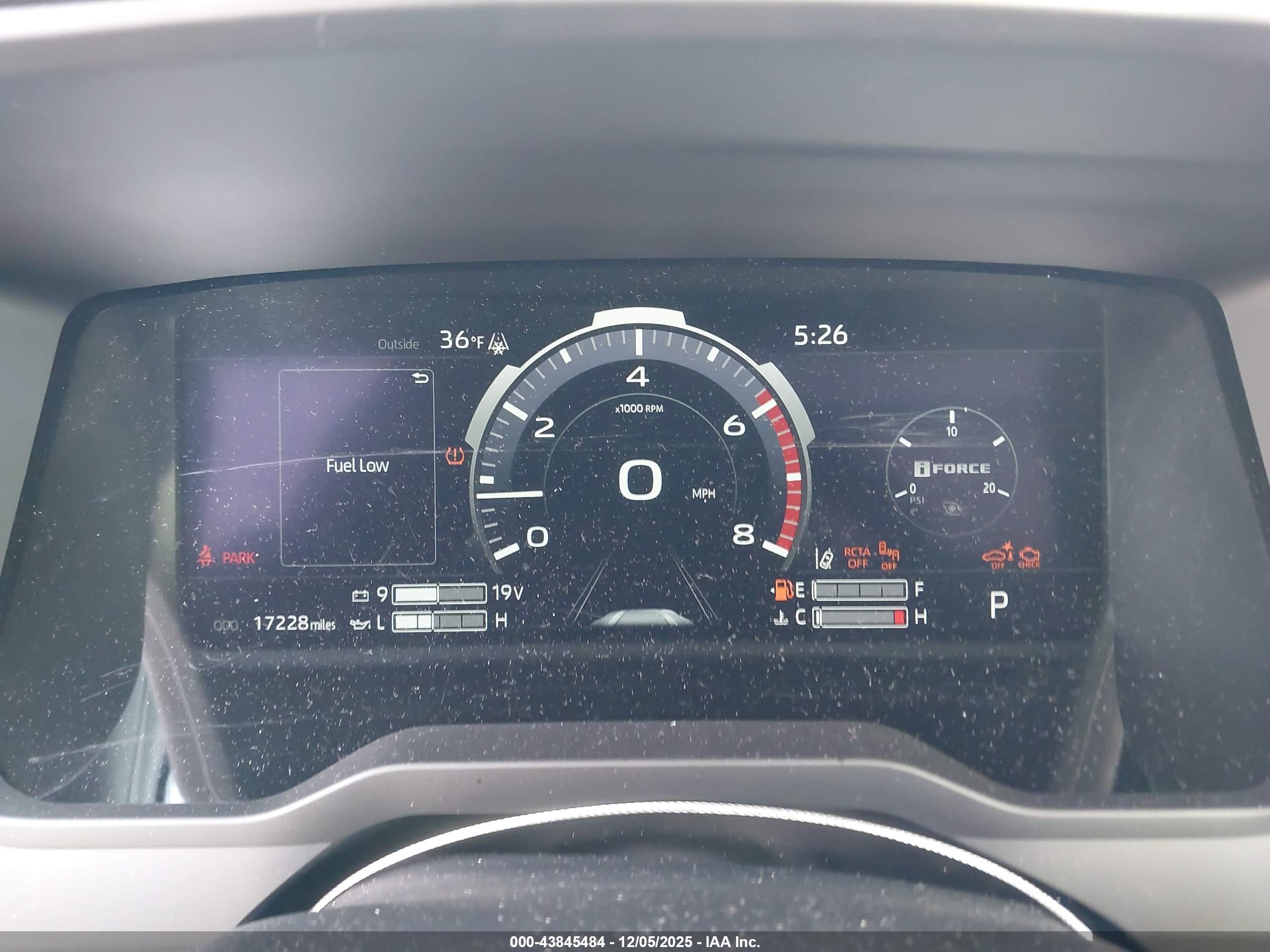 TOYOTA TUNDRA image 7