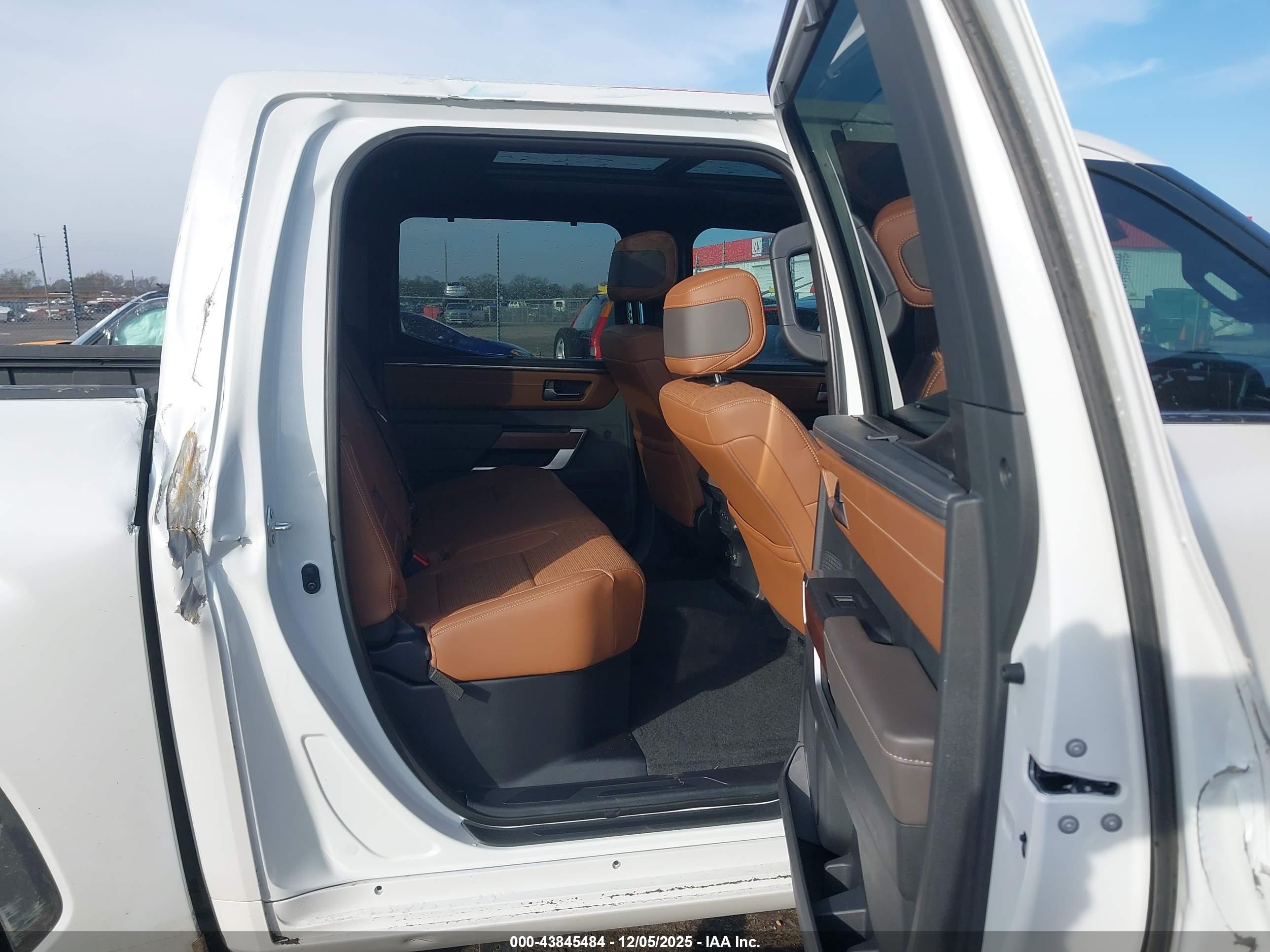 TOYOTA TUNDRA image 8