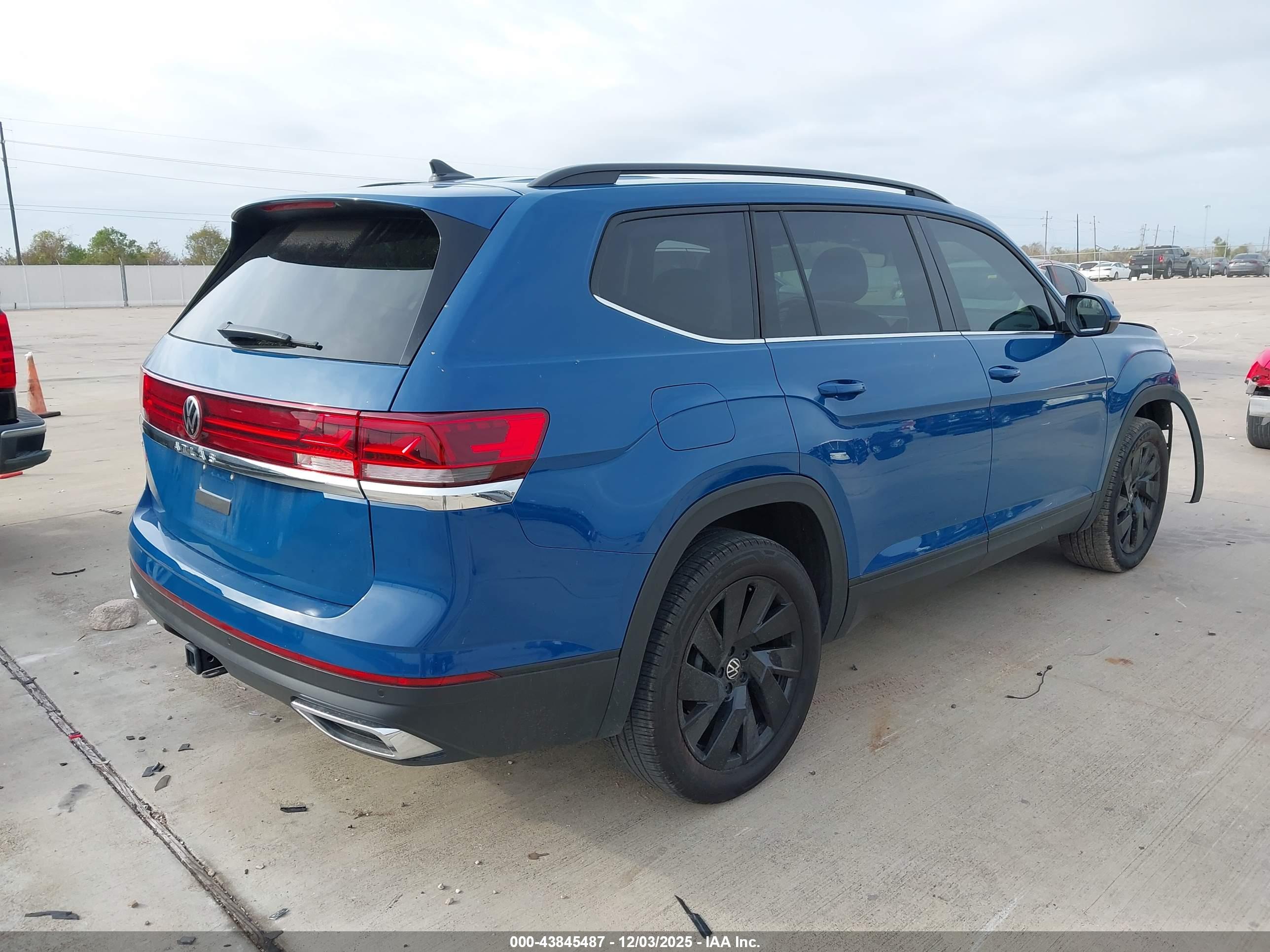 VOLKSWAGEN ATLAS image 4