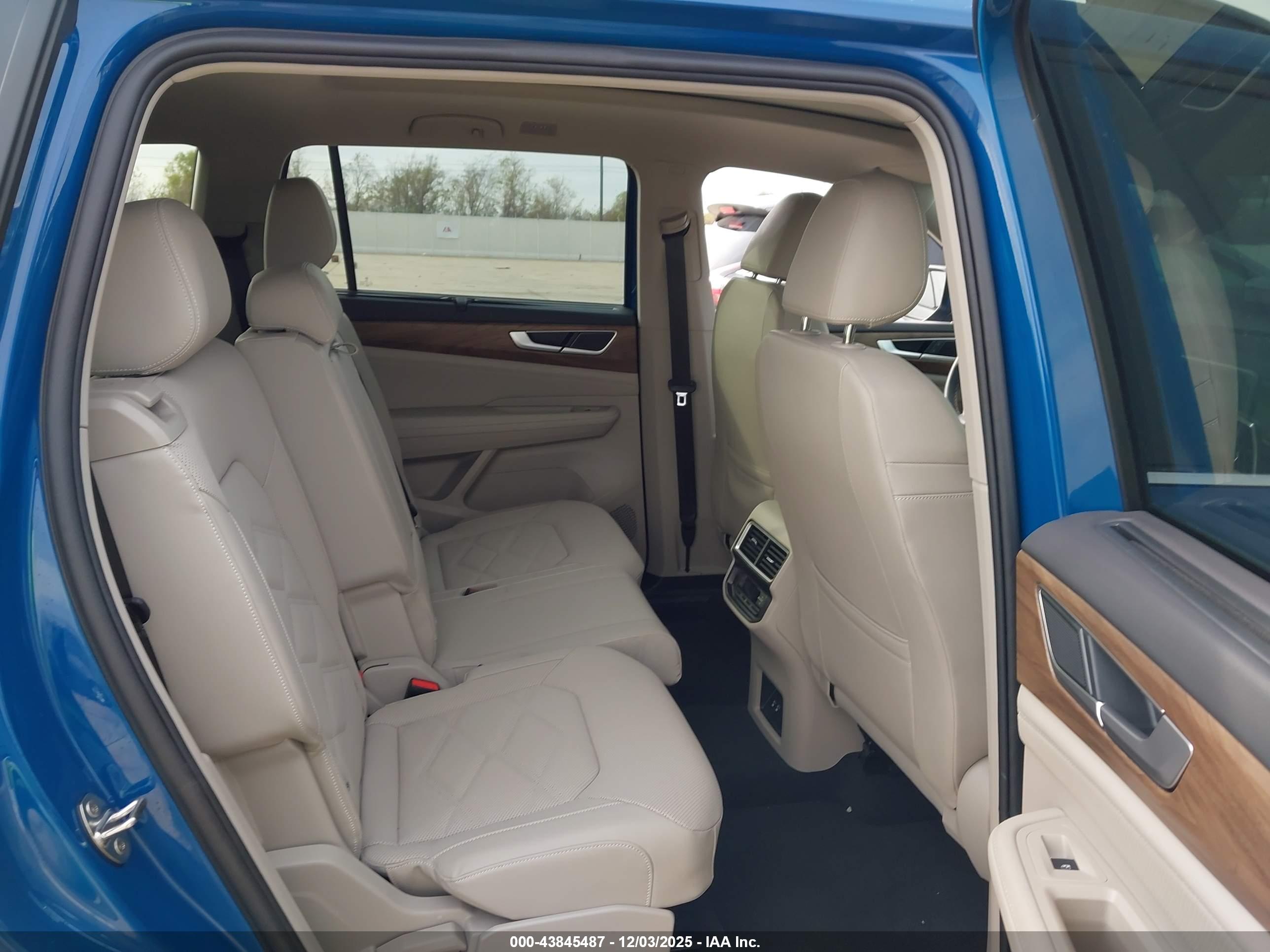 VOLKSWAGEN ATLAS image 8