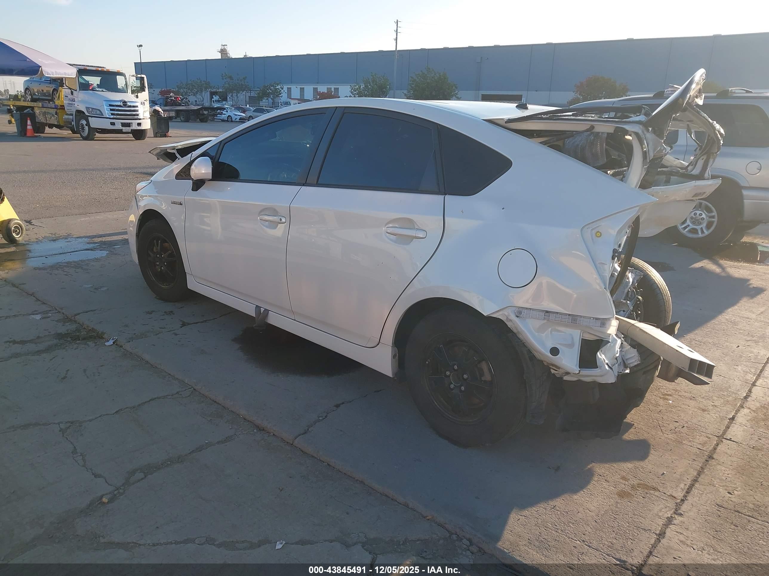 TOYOTA PRIUS image 3