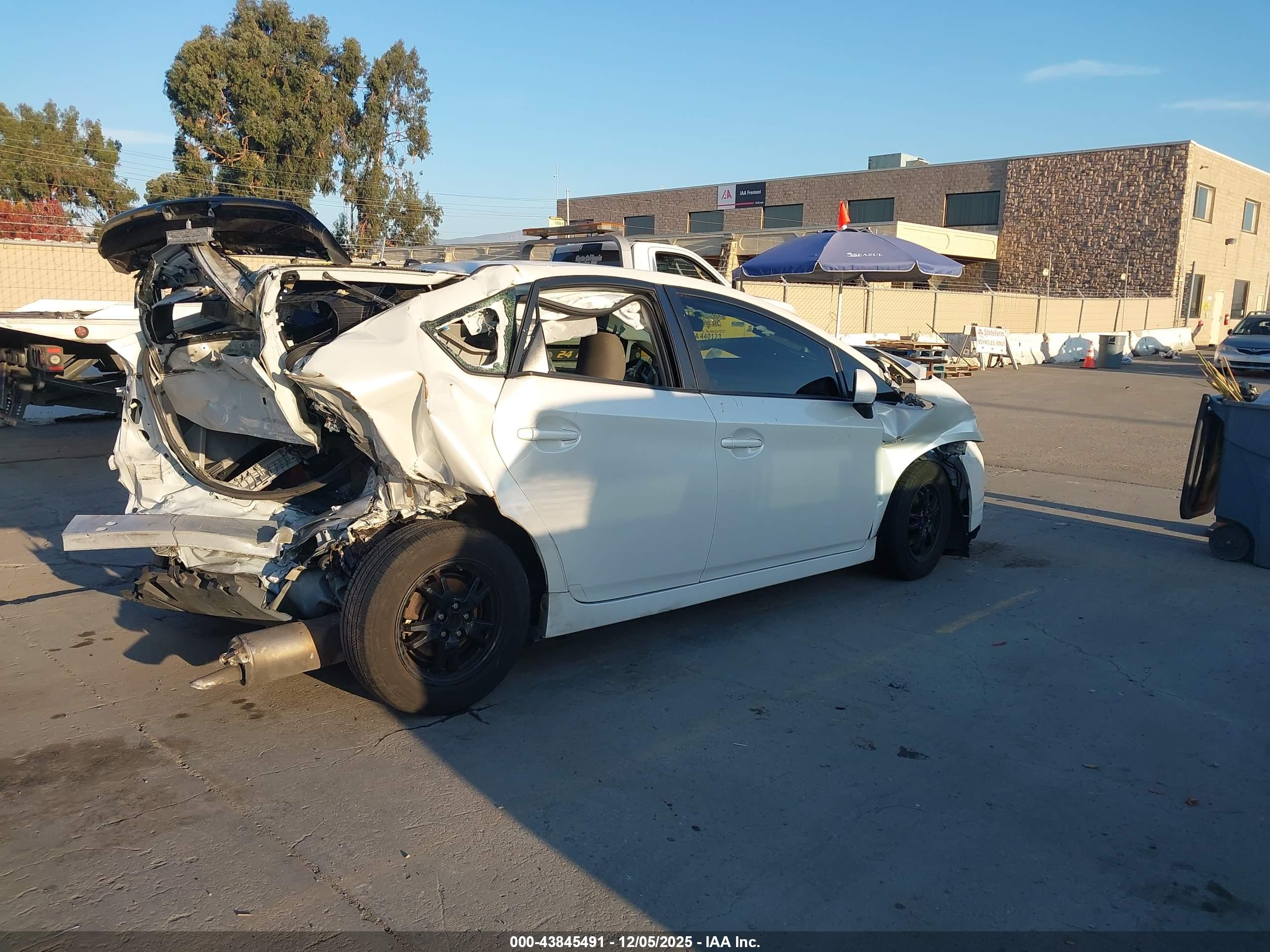 TOYOTA PRIUS image 4