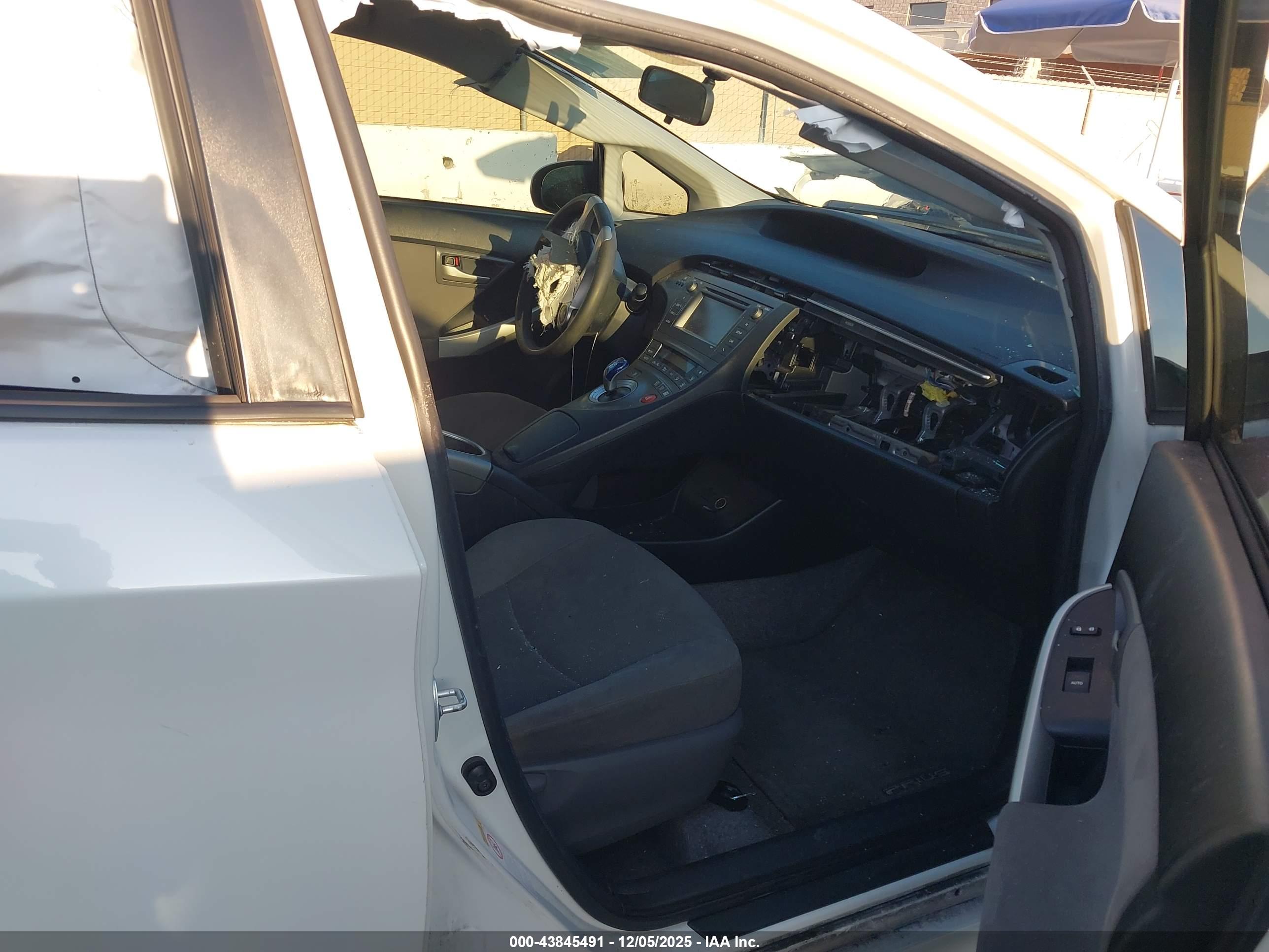 TOYOTA PRIUS image 5