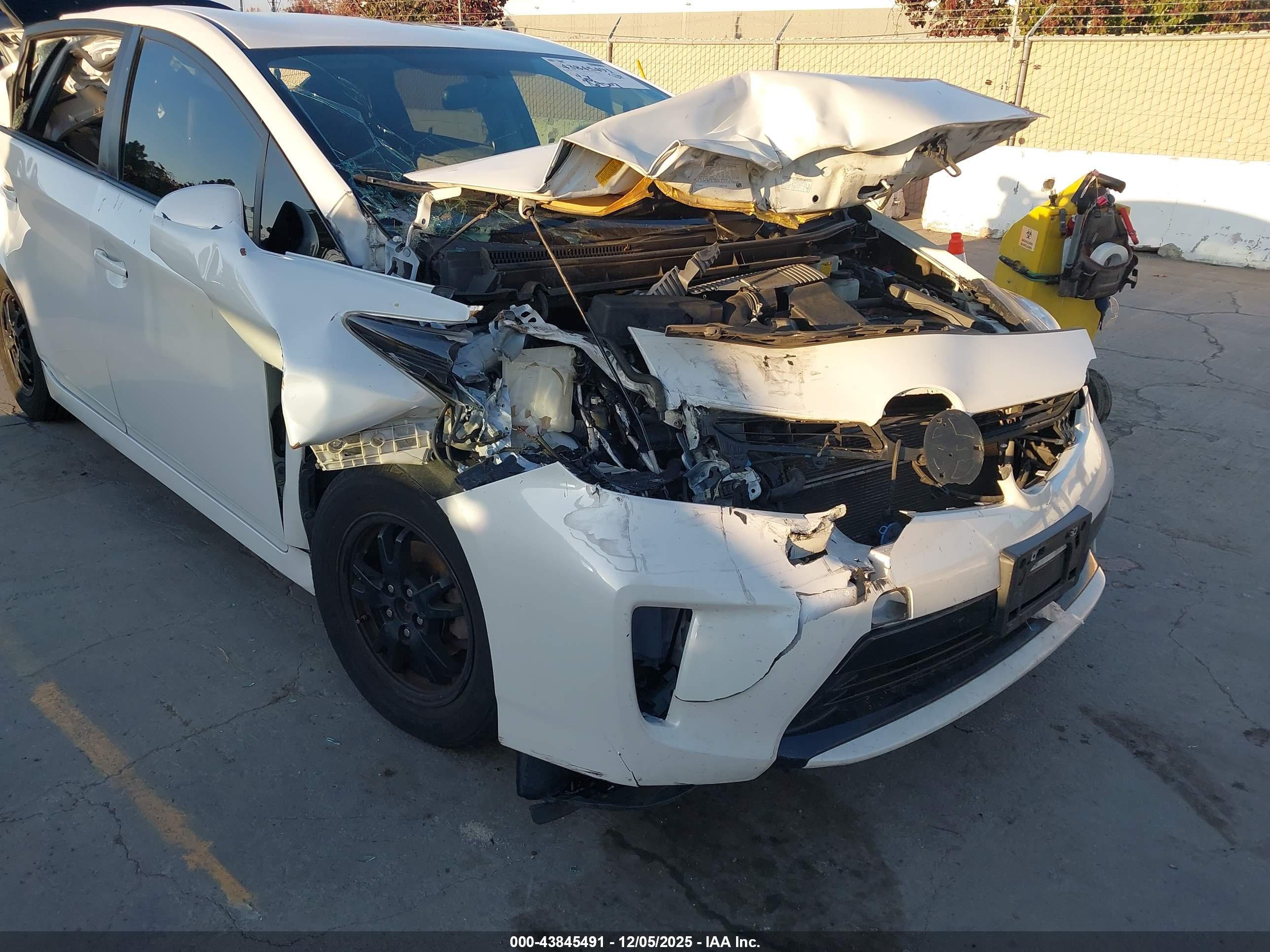 TOYOTA PRIUS image 6