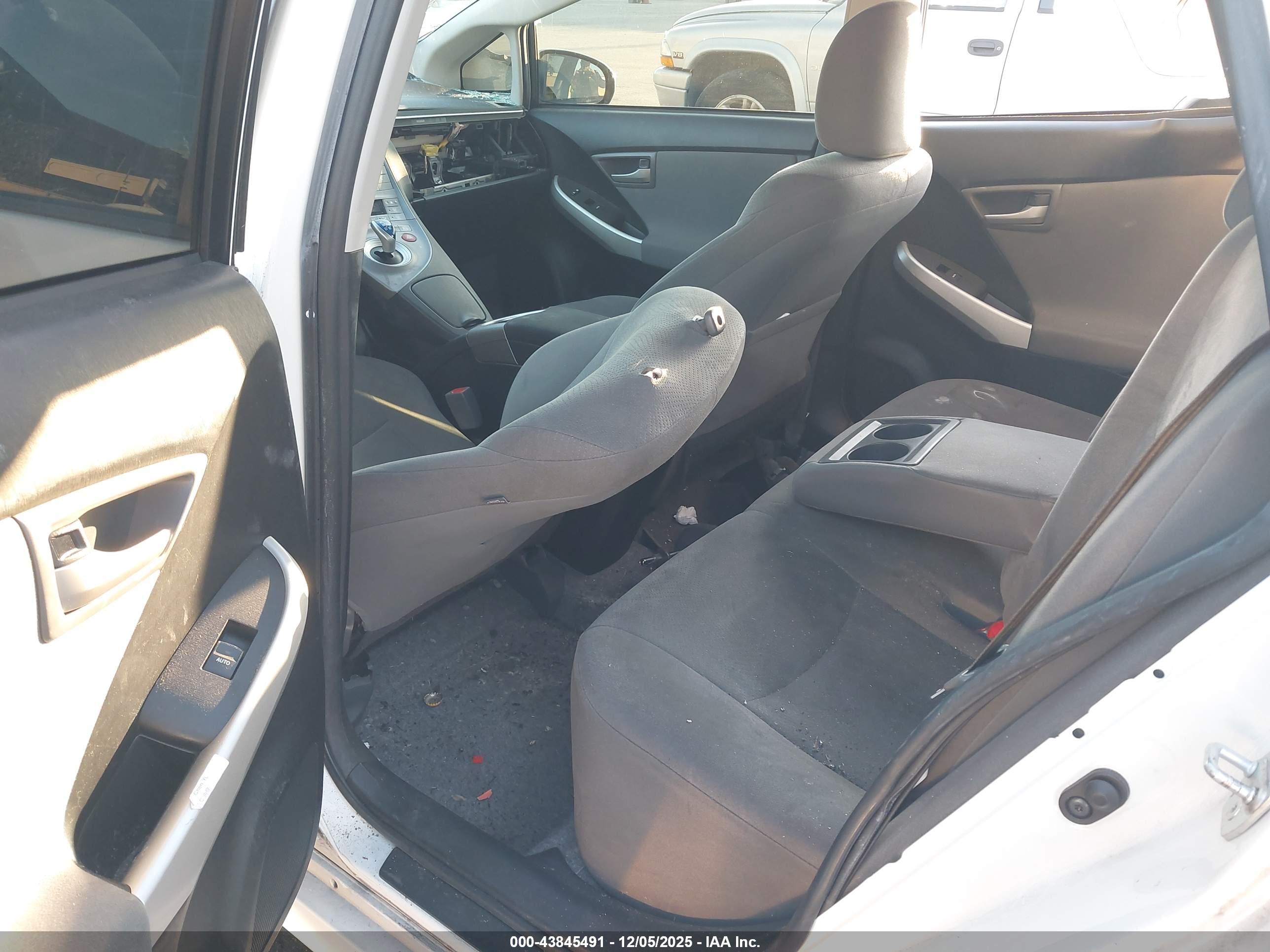 TOYOTA PRIUS image 8