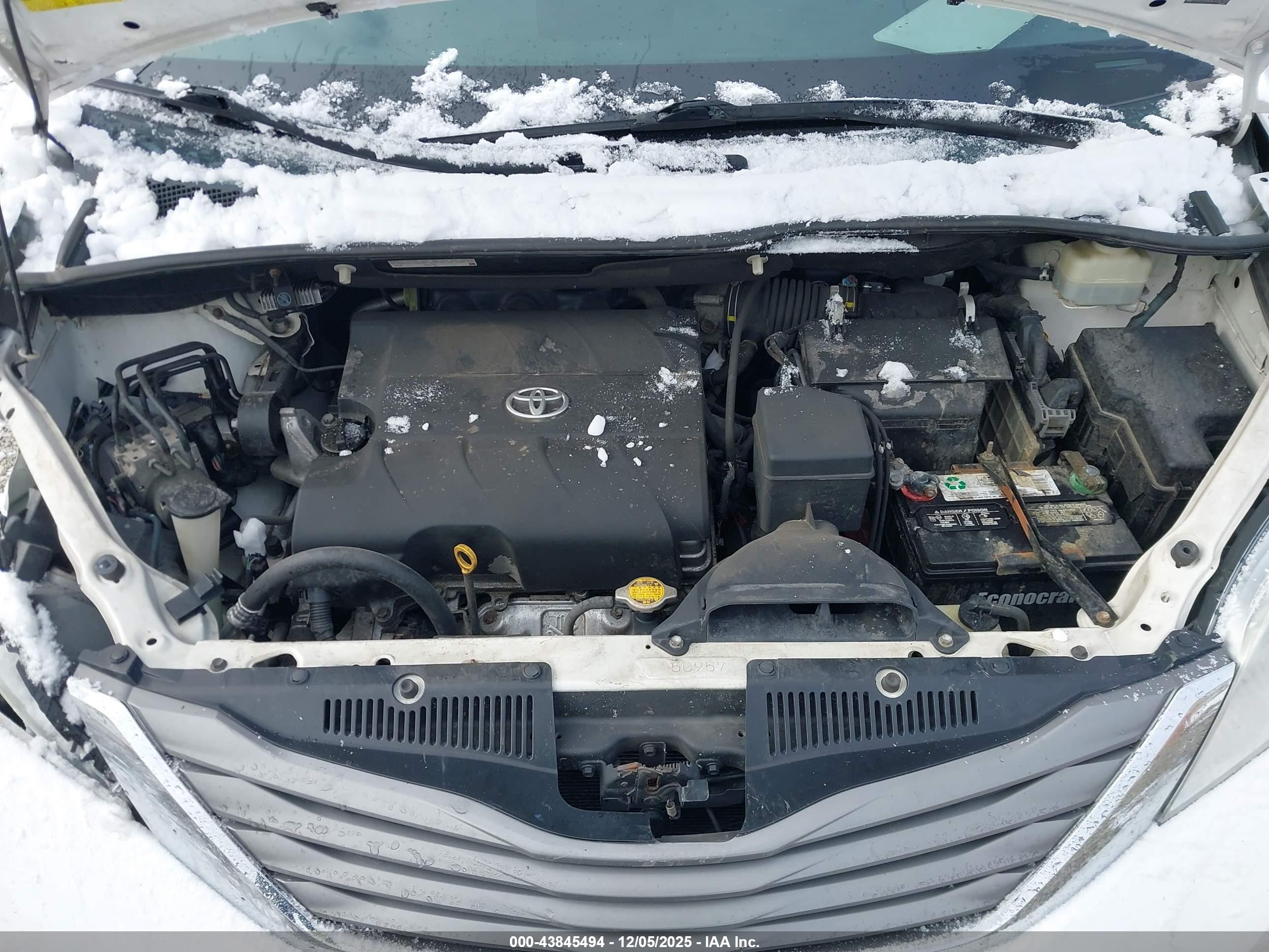 TOYOTA SIENNA image 10