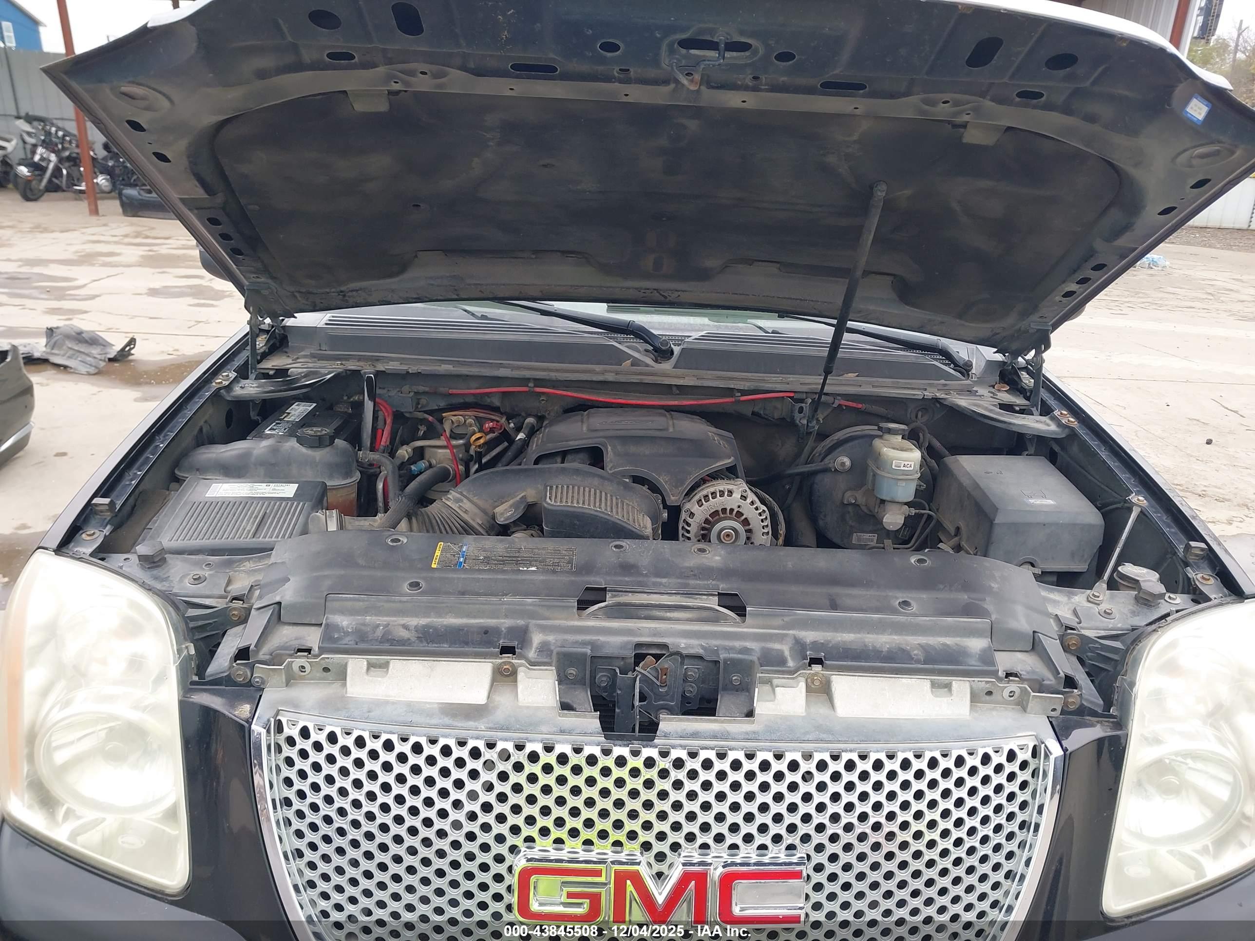 GMC YUKON image 10