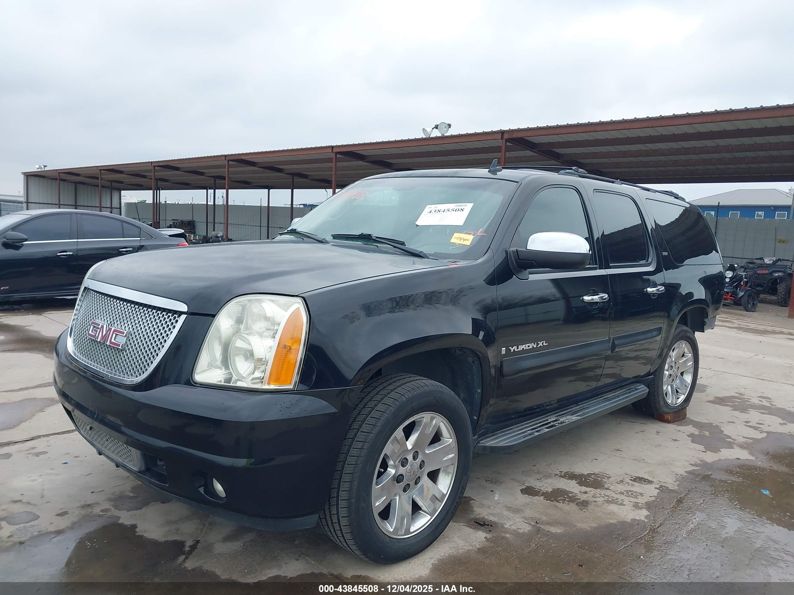GMC YUKON image 2