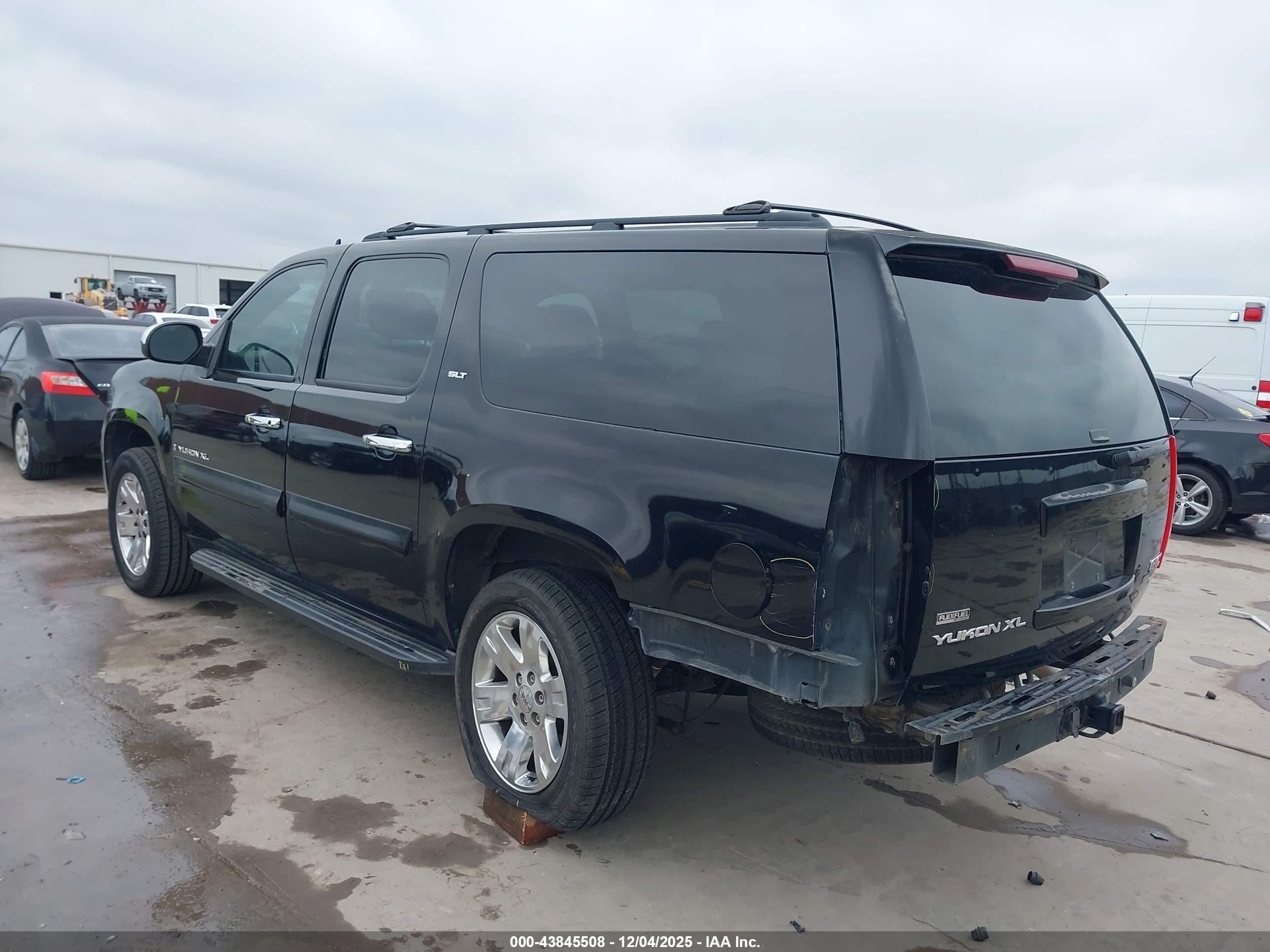 GMC YUKON image 3