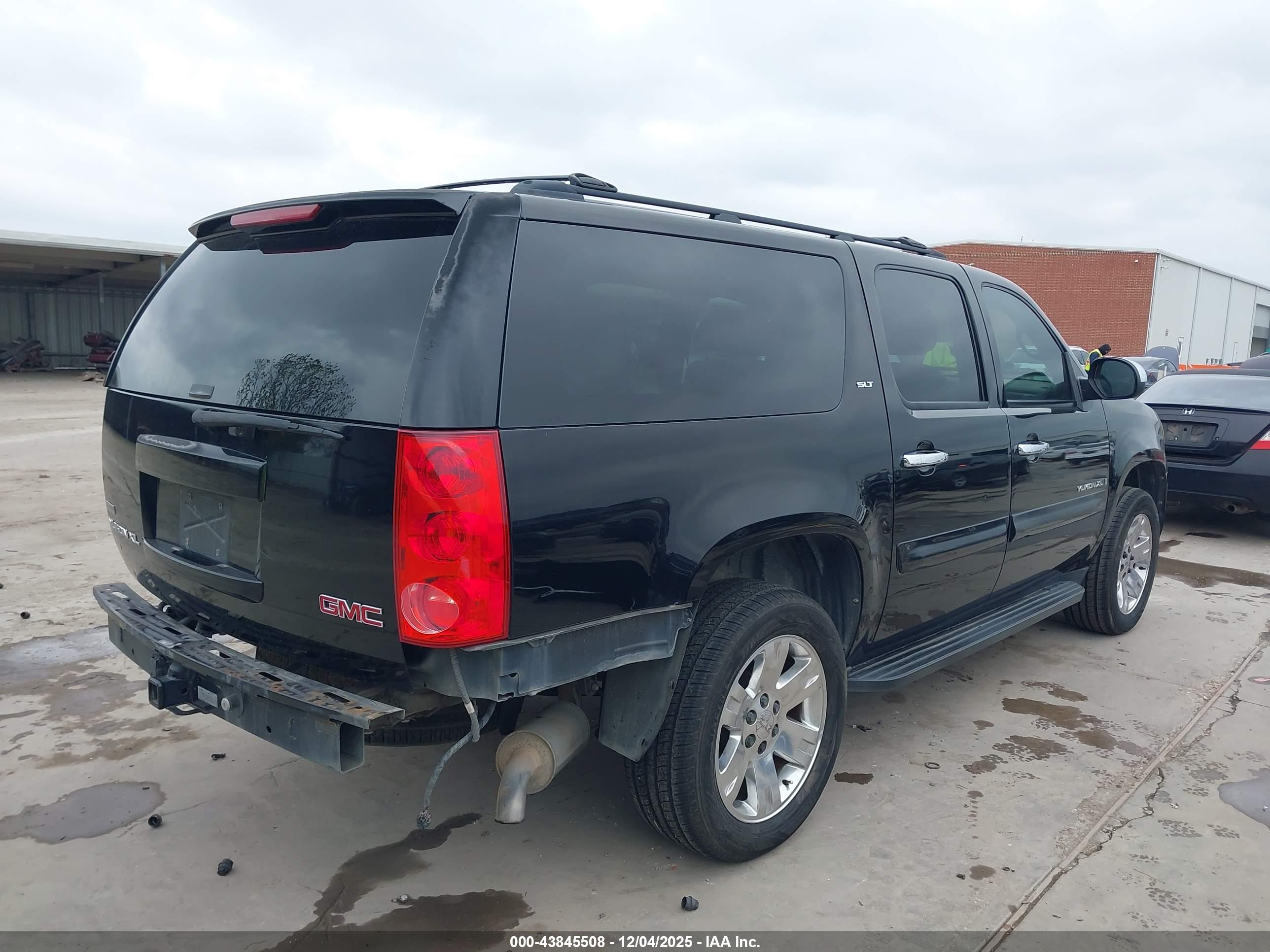 GMC YUKON image 4