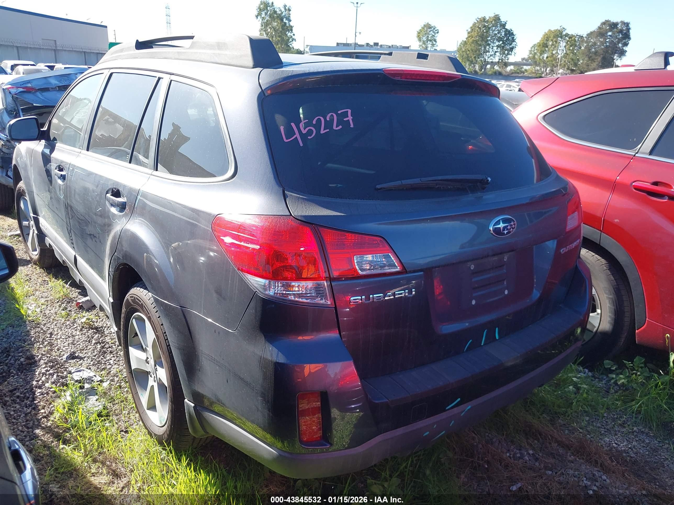 SUBARU OUTBACK image 3