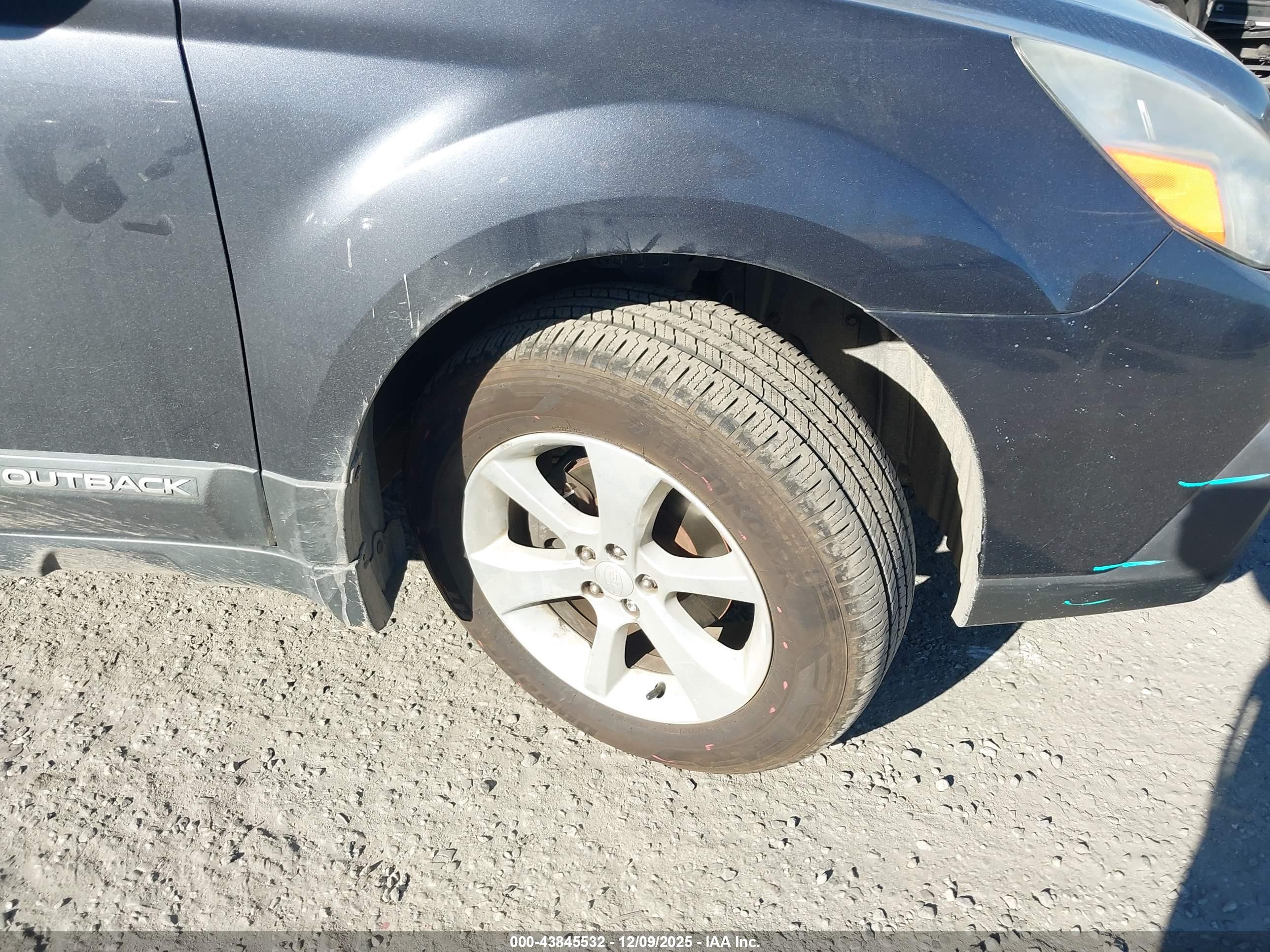 SUBARU OUTBACK image 6