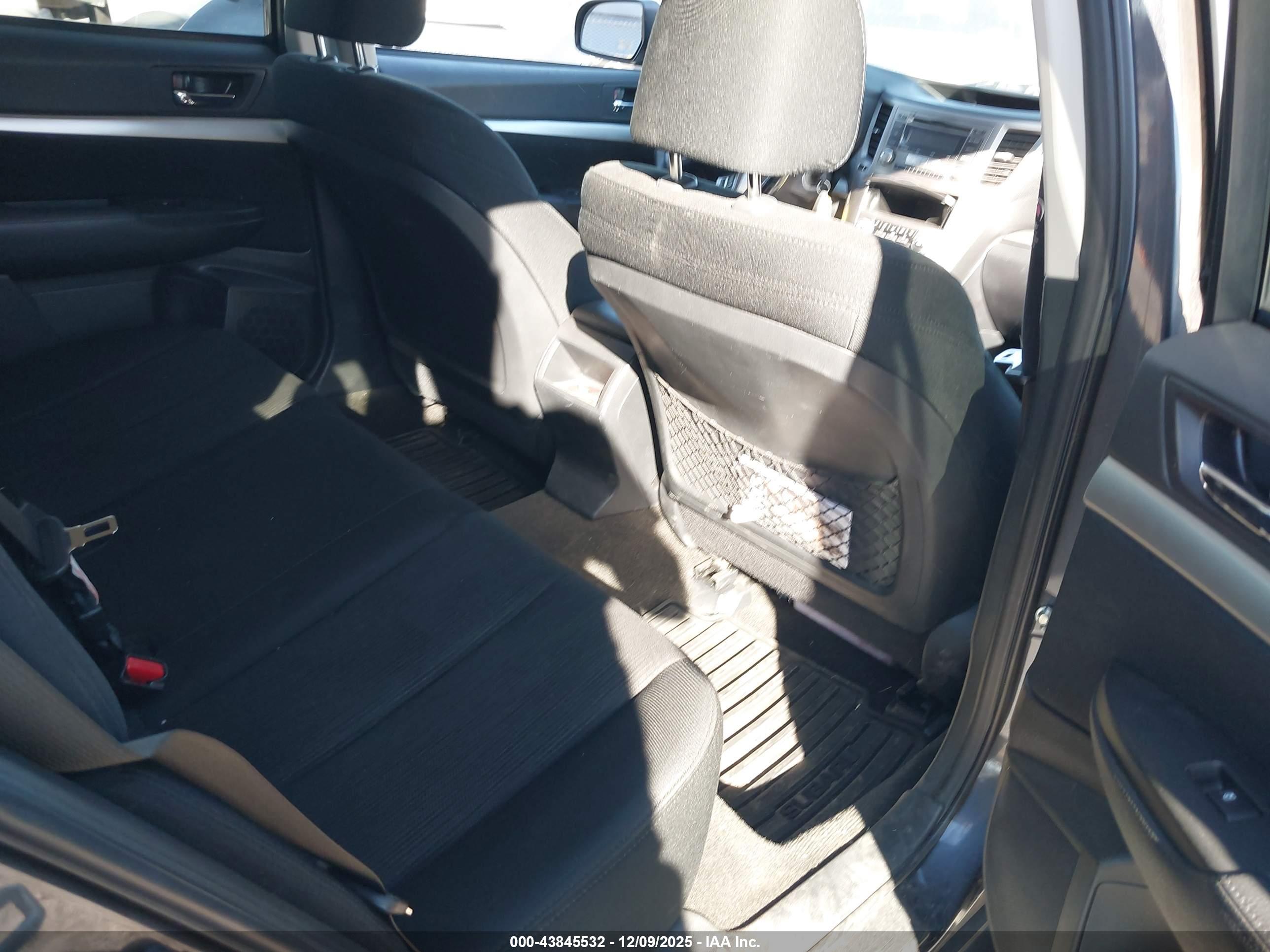 SUBARU OUTBACK image 8