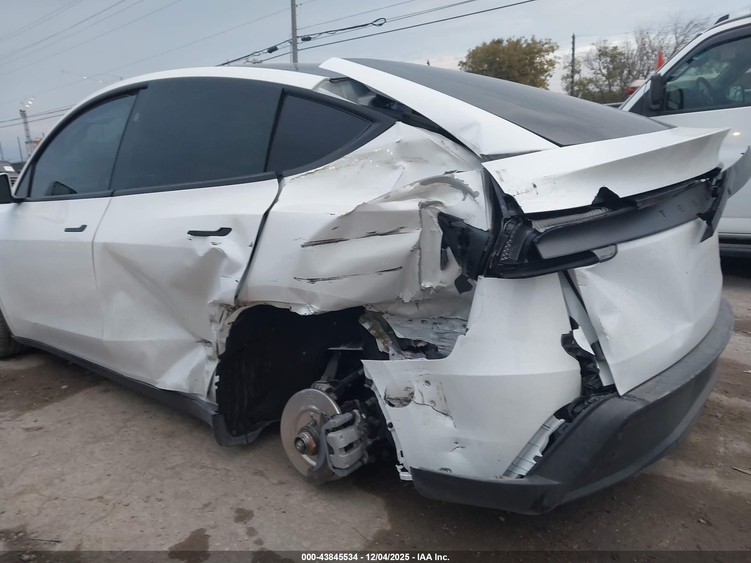 TESLA MODEL image 6