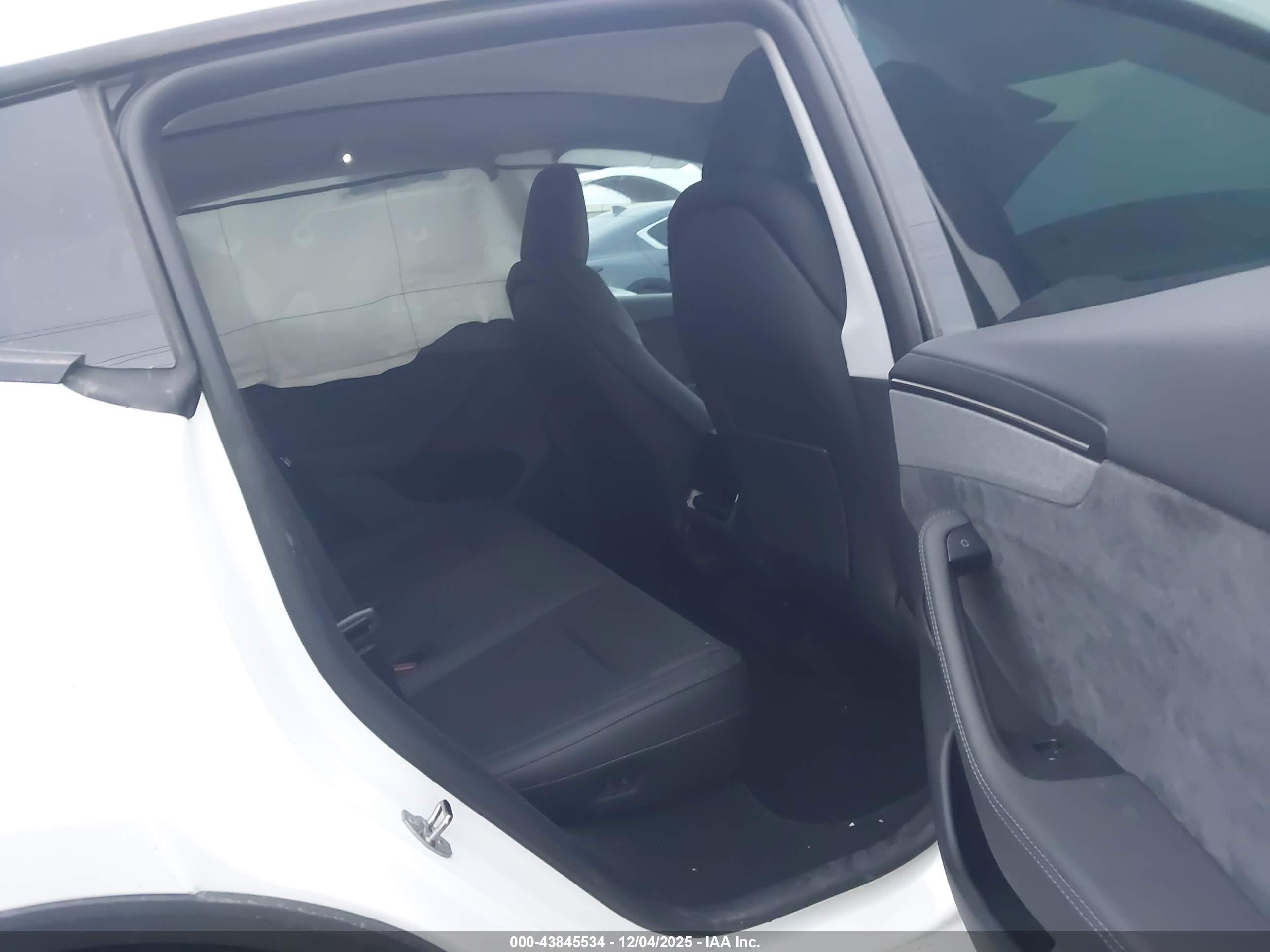 TESLA MODEL image 8
