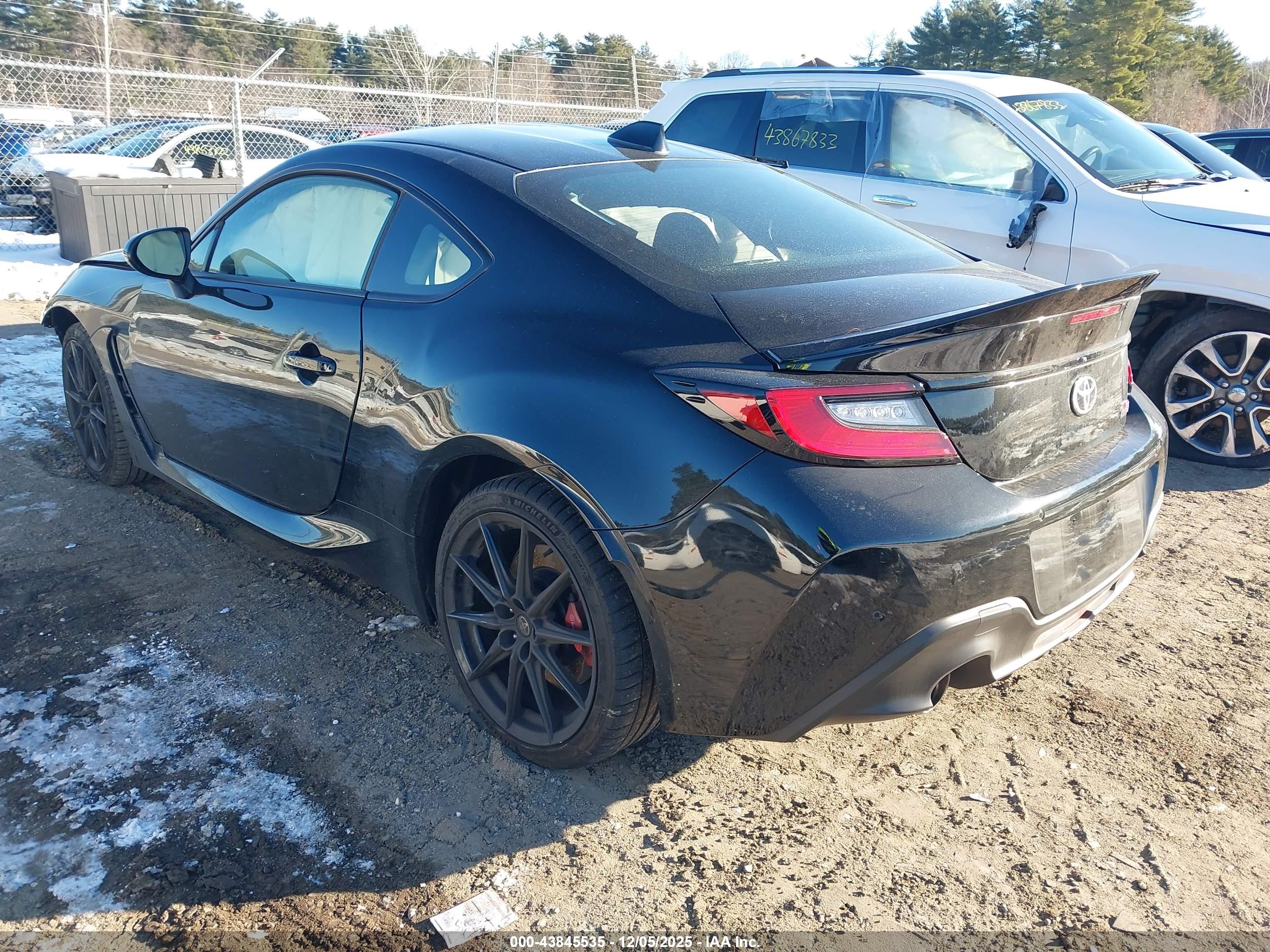 TOYOTA GR86 image 3