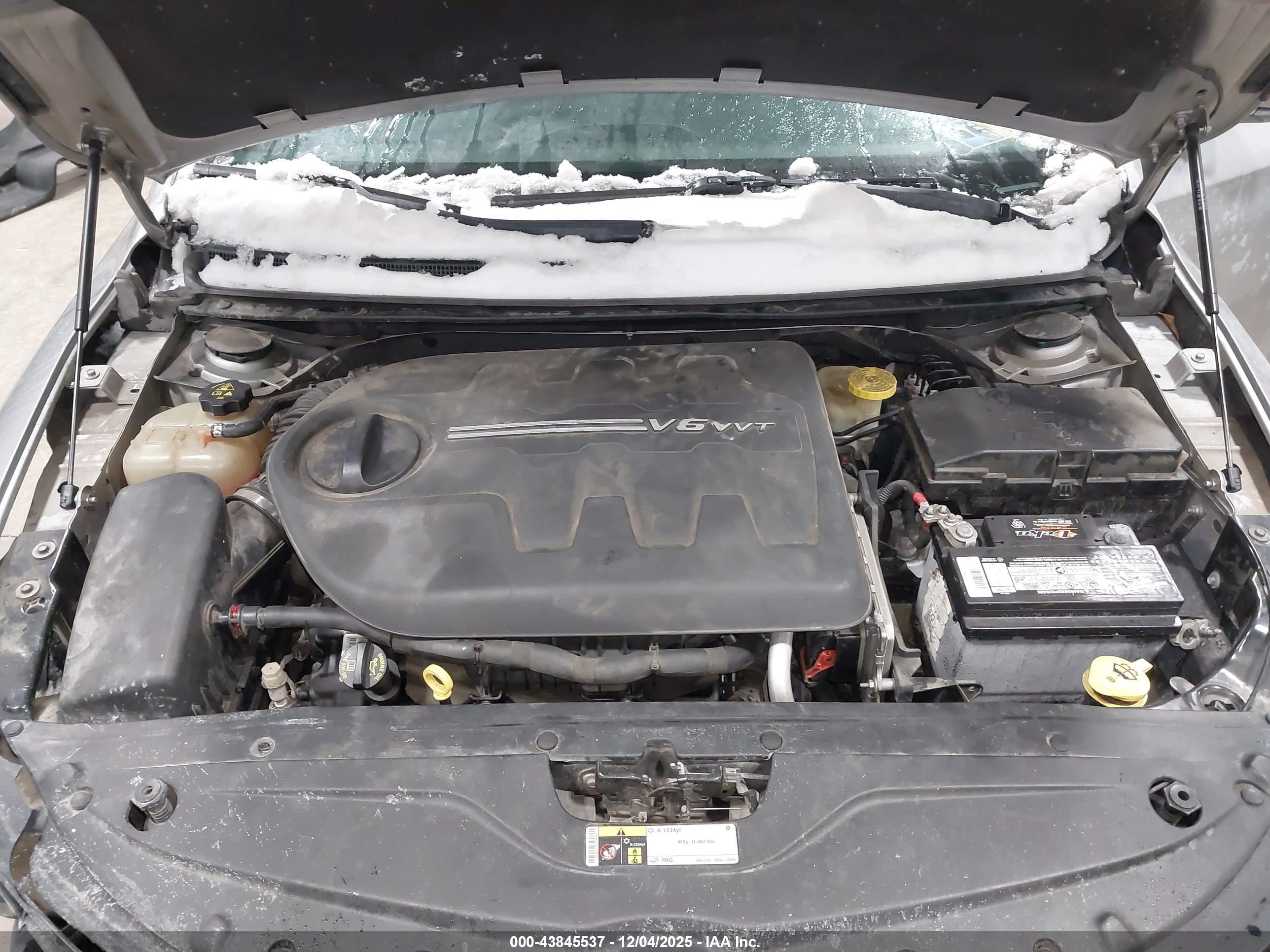 CHRYSLER 200 image 10