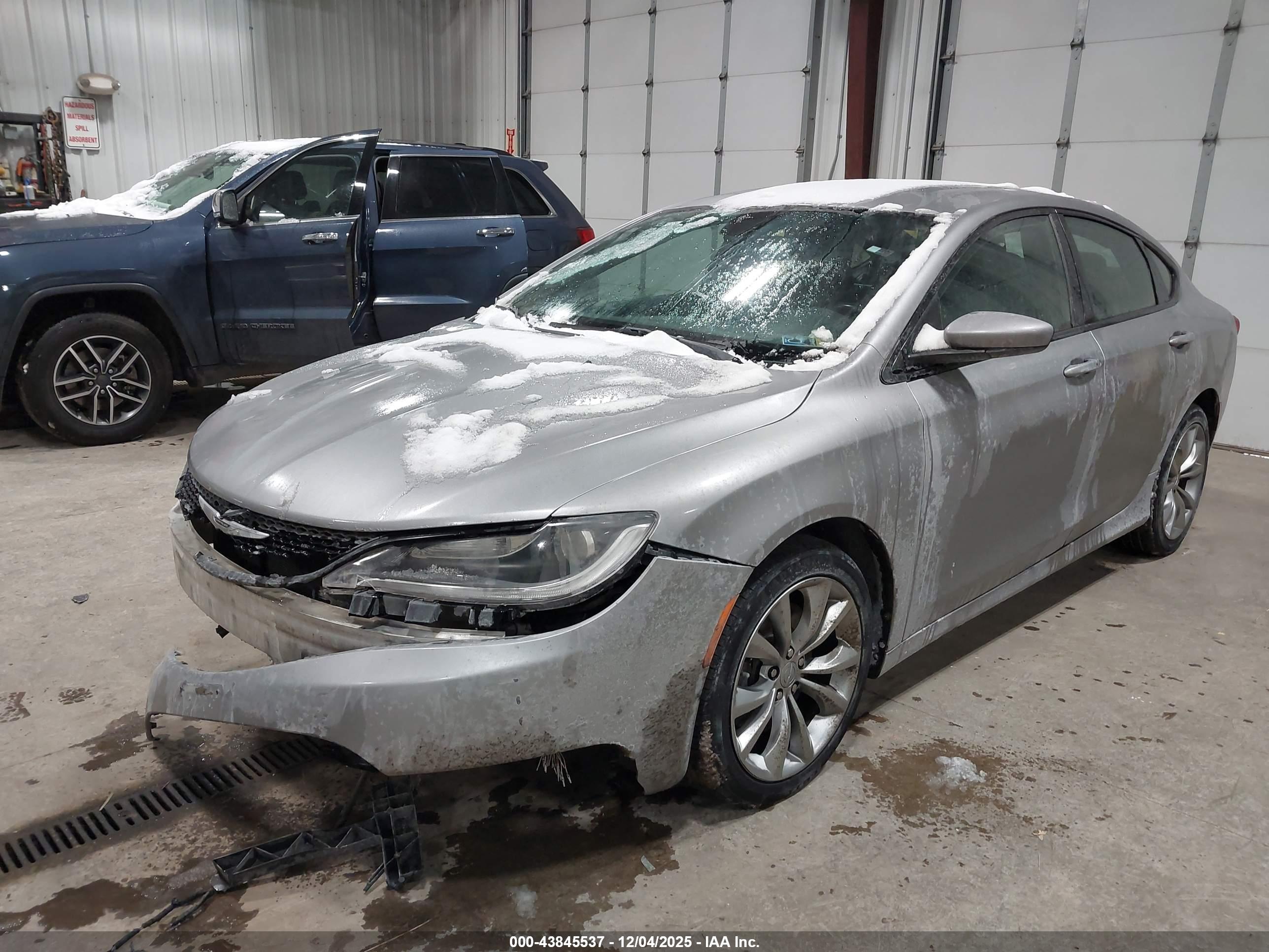 CHRYSLER 200 image 2