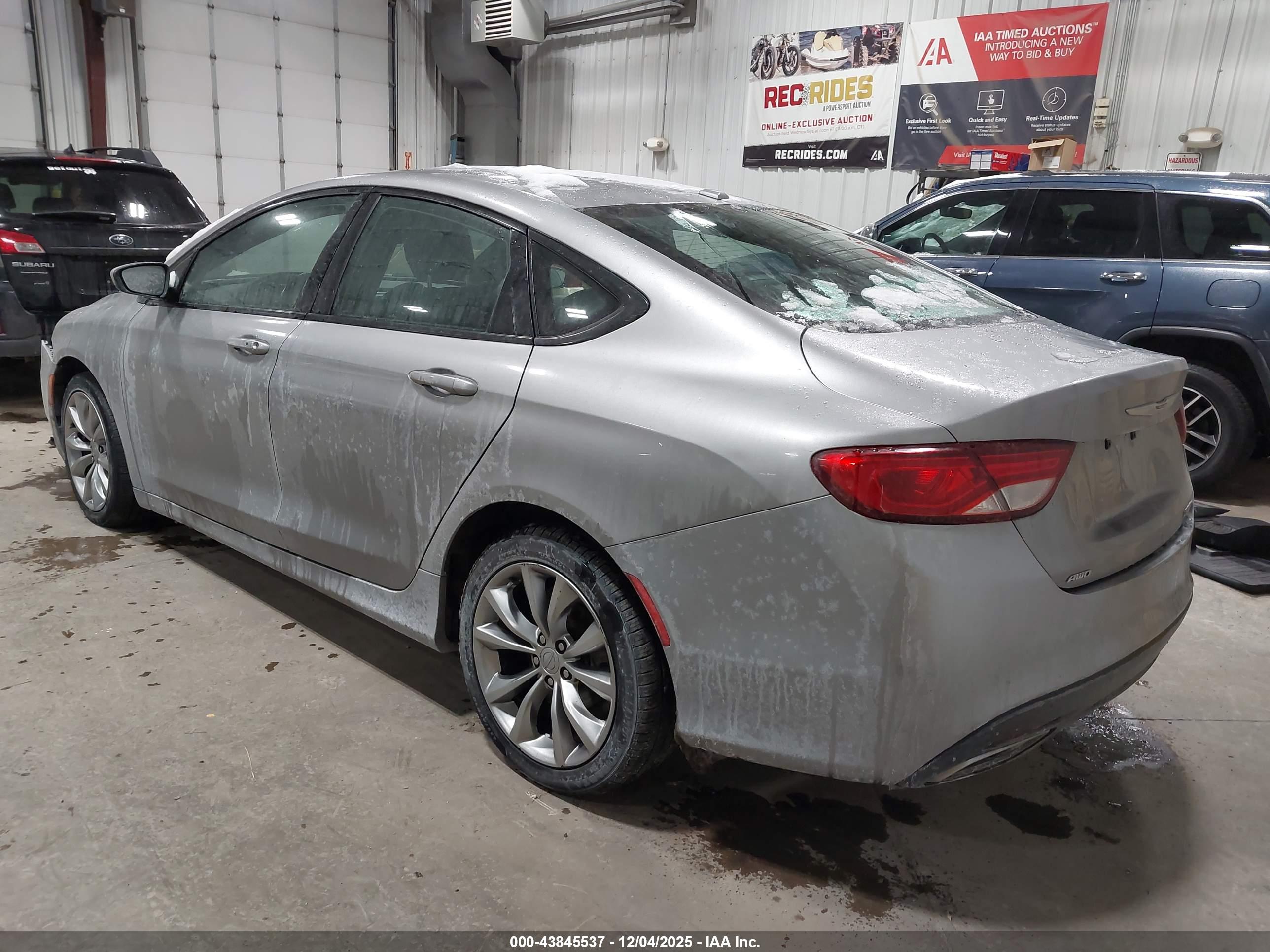CHRYSLER 200 image 3