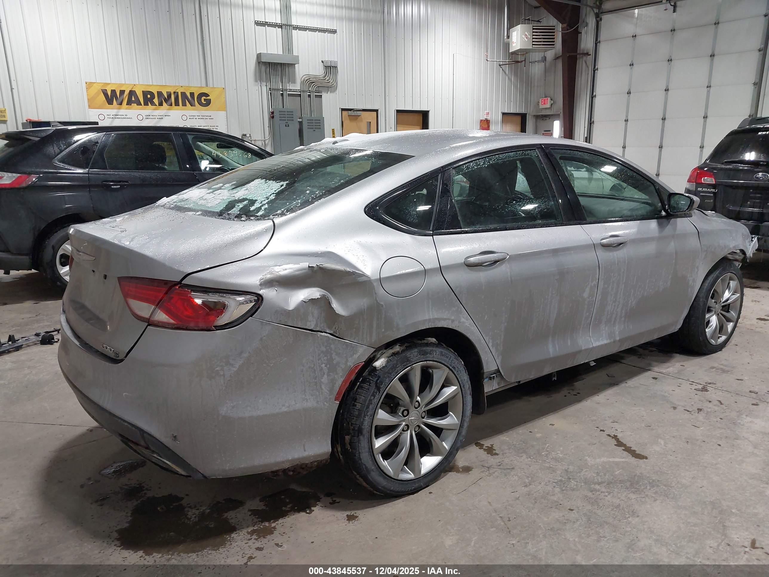 CHRYSLER 200 image 4
