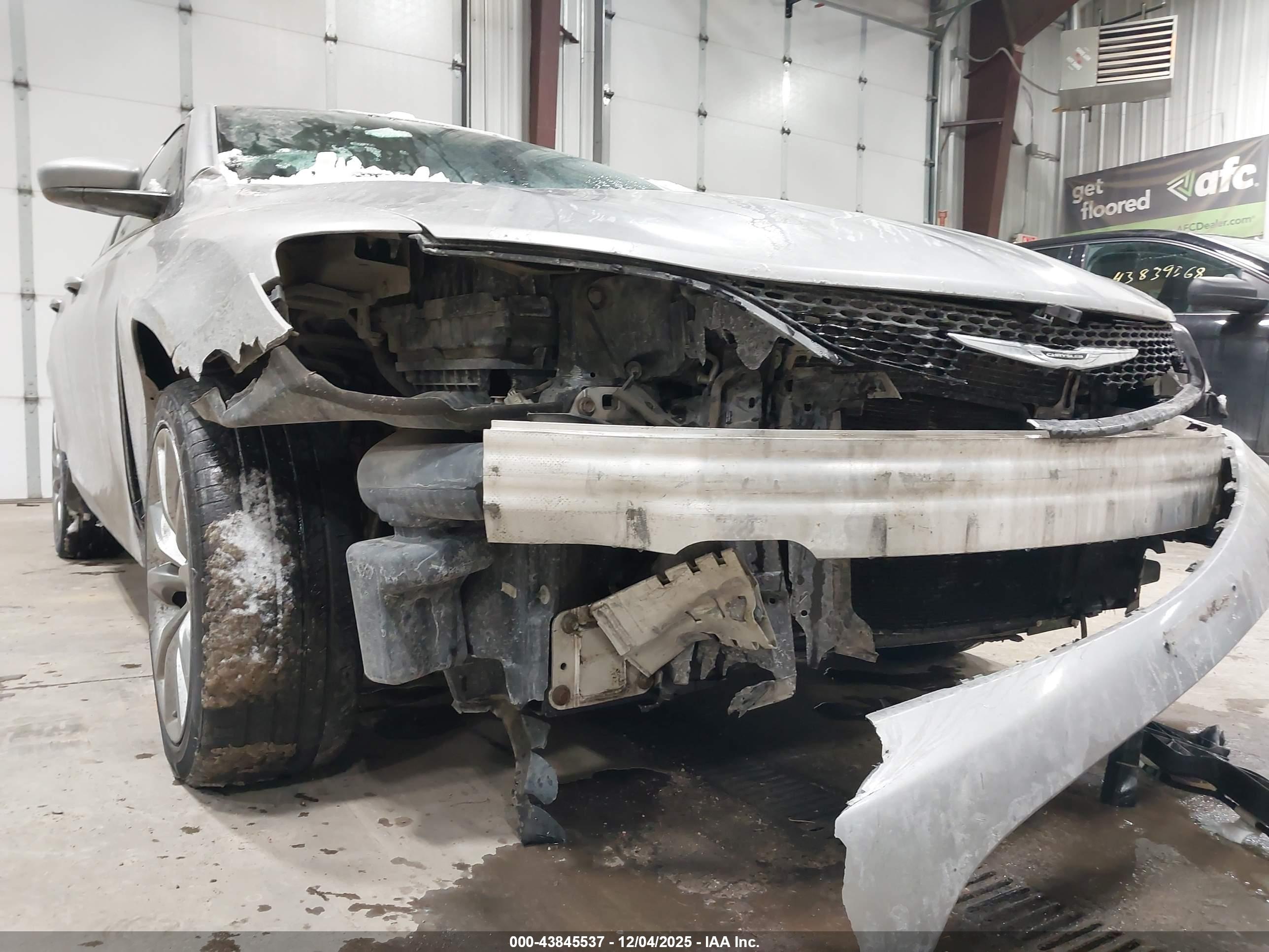 CHRYSLER 200 image 6