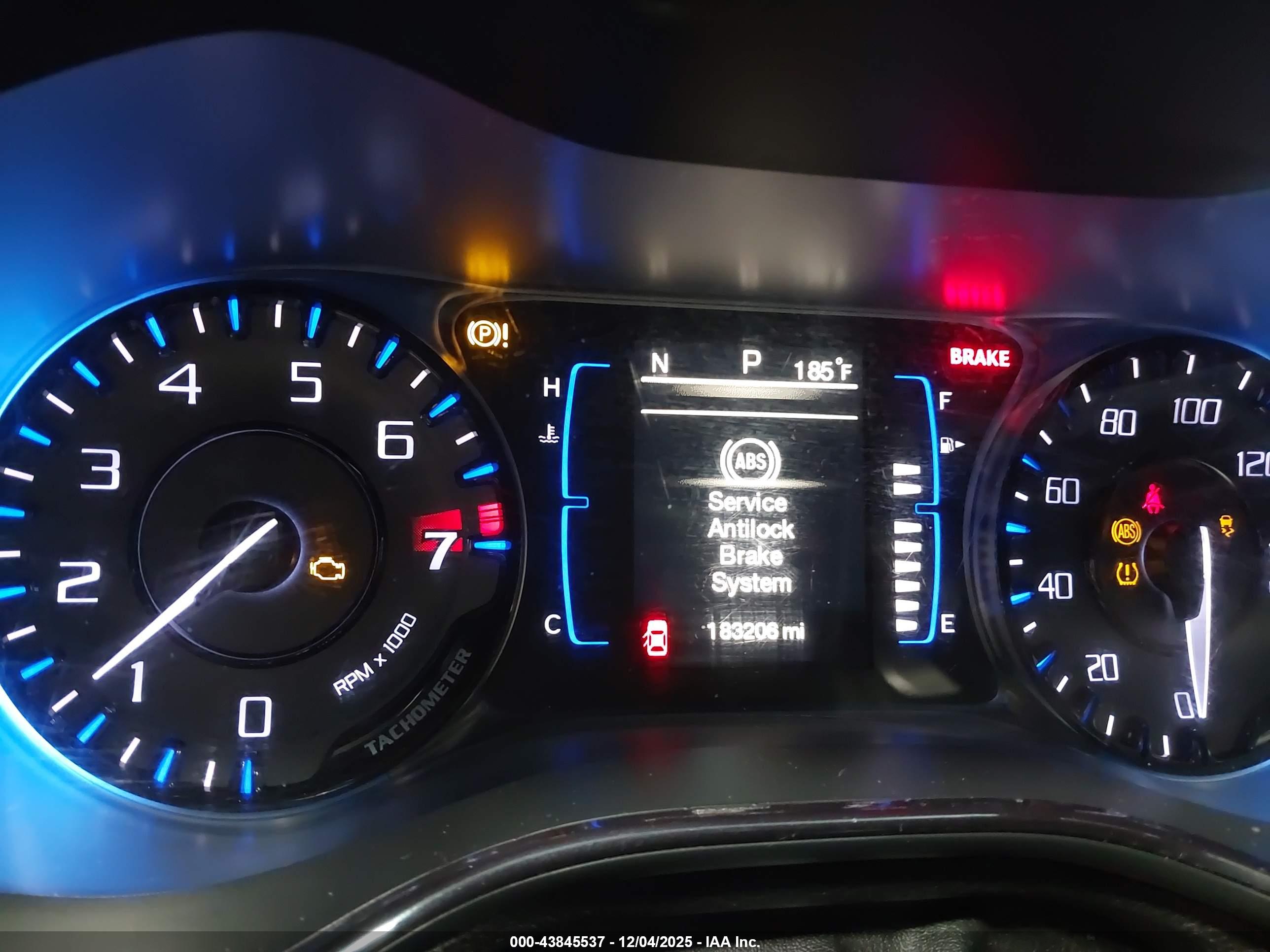 CHRYSLER 200 image 7