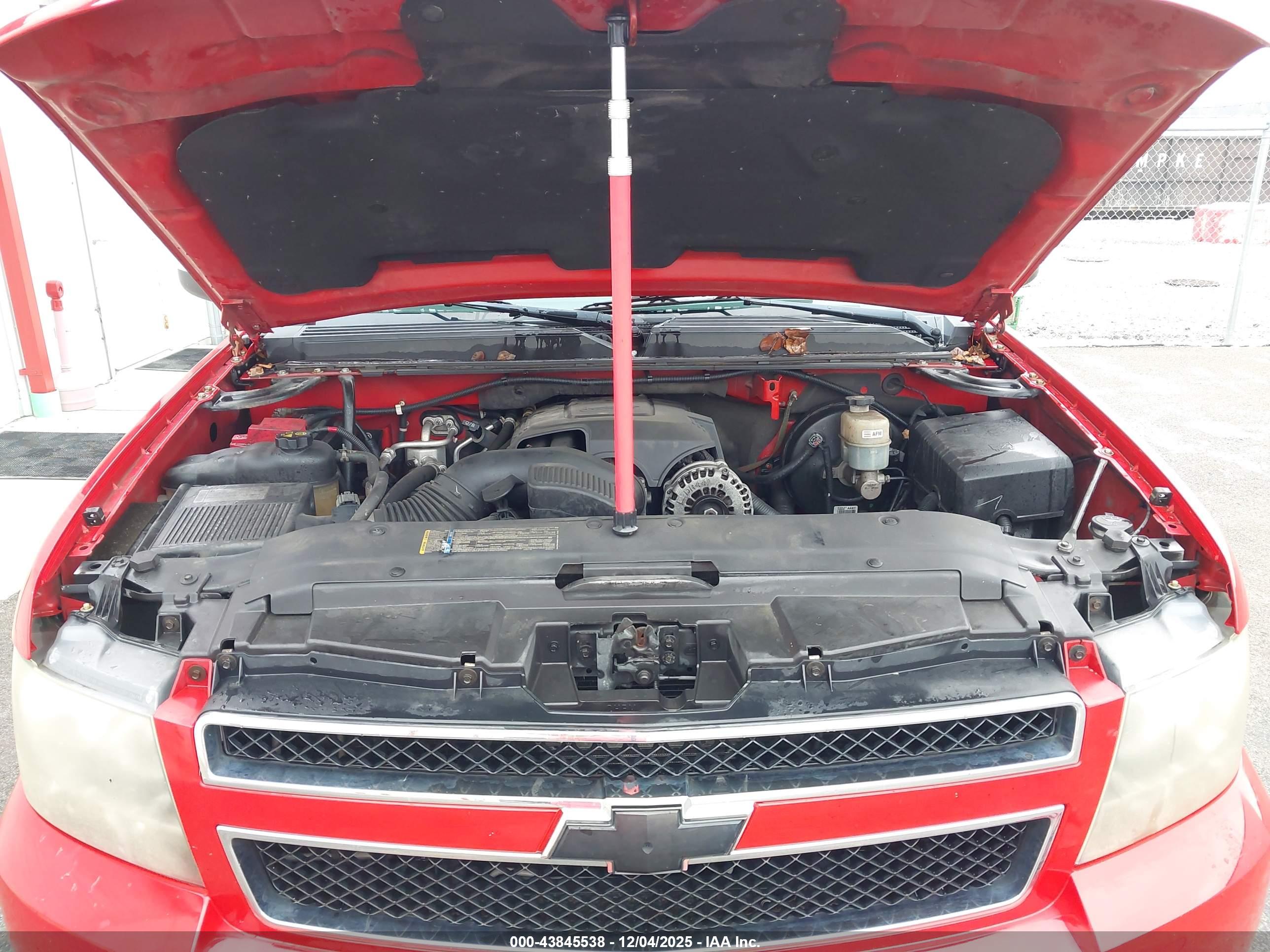 CHEVROLET TAHOE image 10